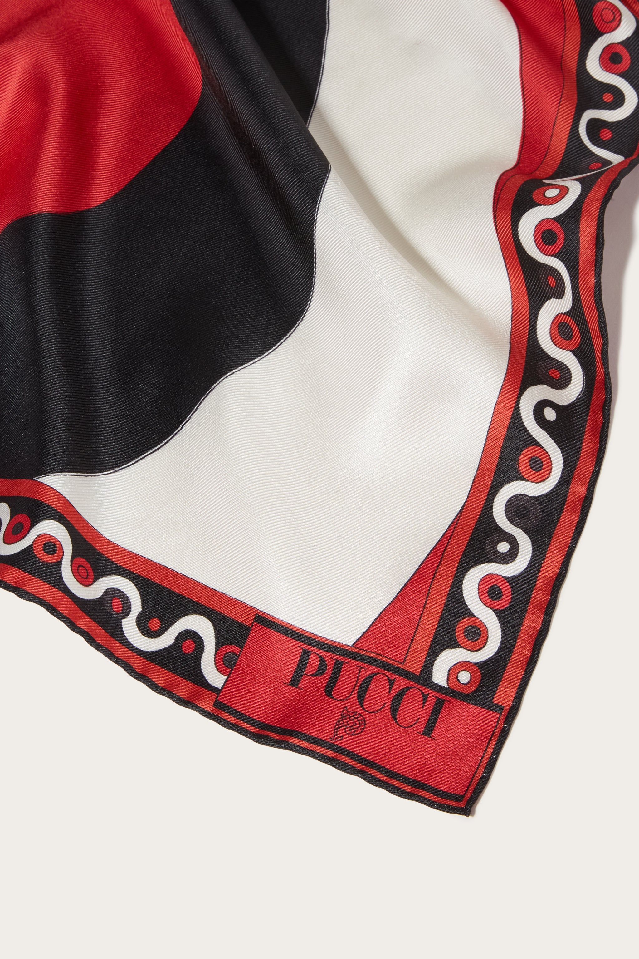 Carré grande in seta con stampa Iride sold by Emilio Pucci product image thumbnail 3