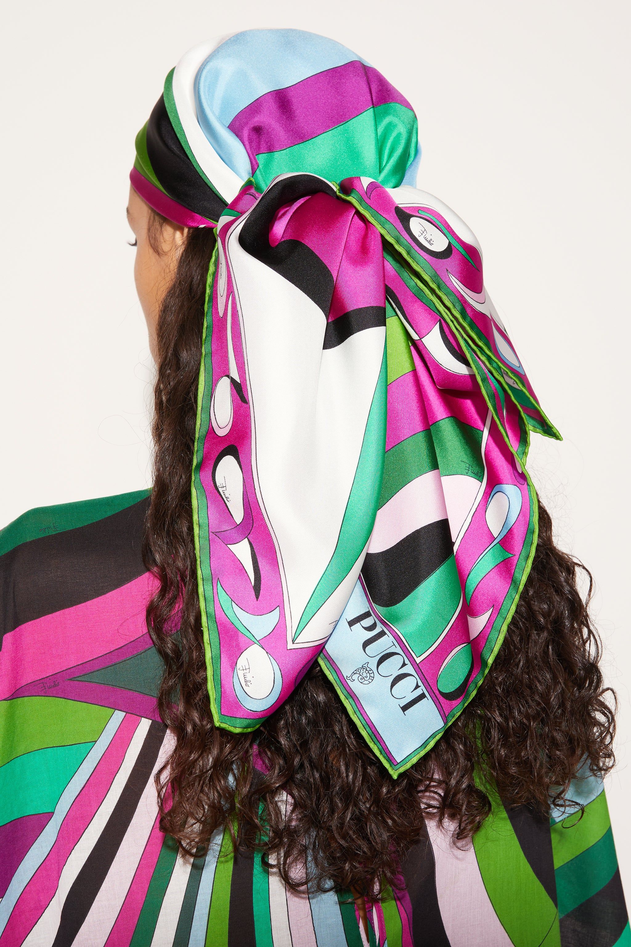 Carré grande in seta con stampa Pesci sold by Emilio Pucci product image thumbnail 3