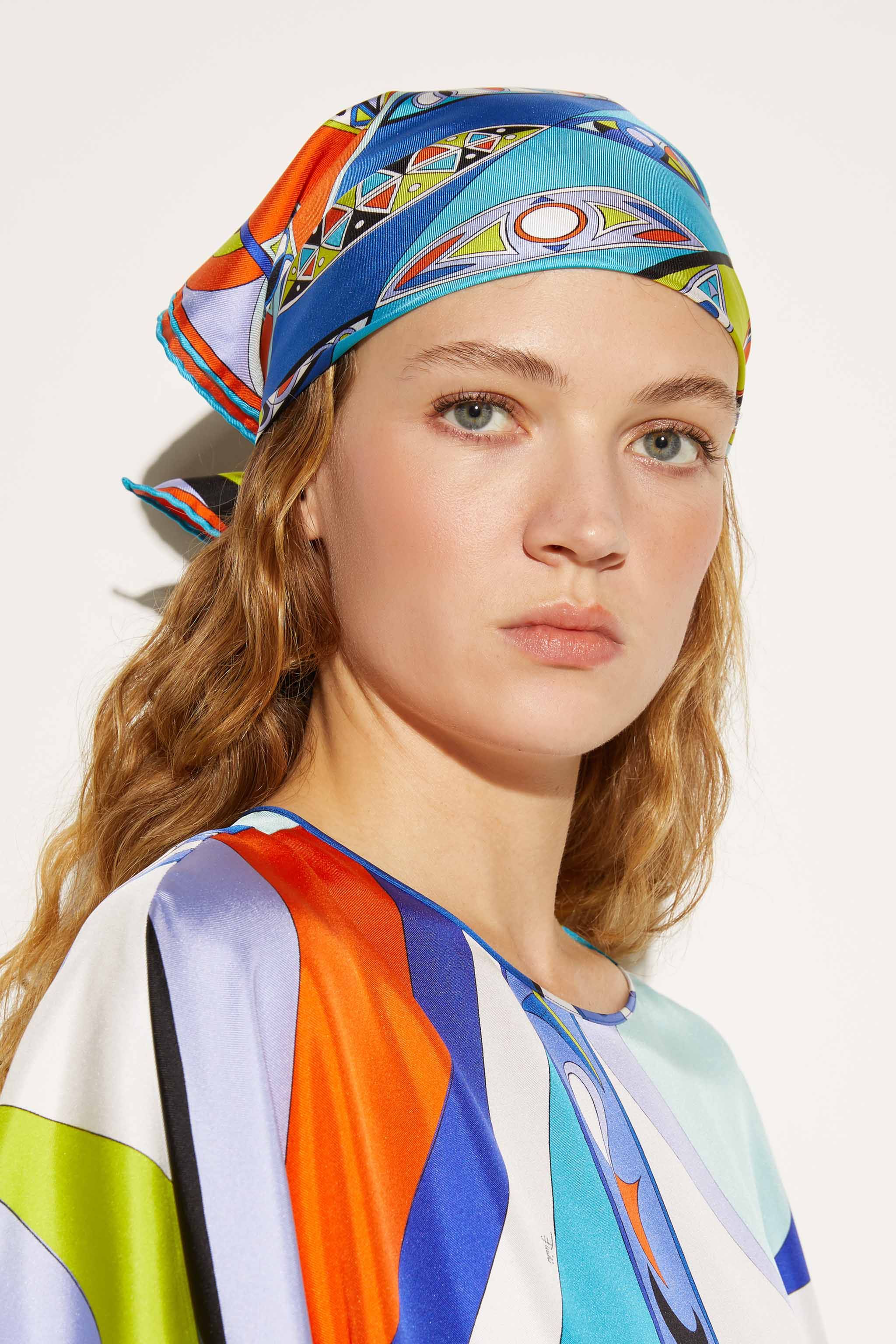 Carré piccolo in seta con stampa Girandole sold by Emilio Pucci product image thumbnail 2