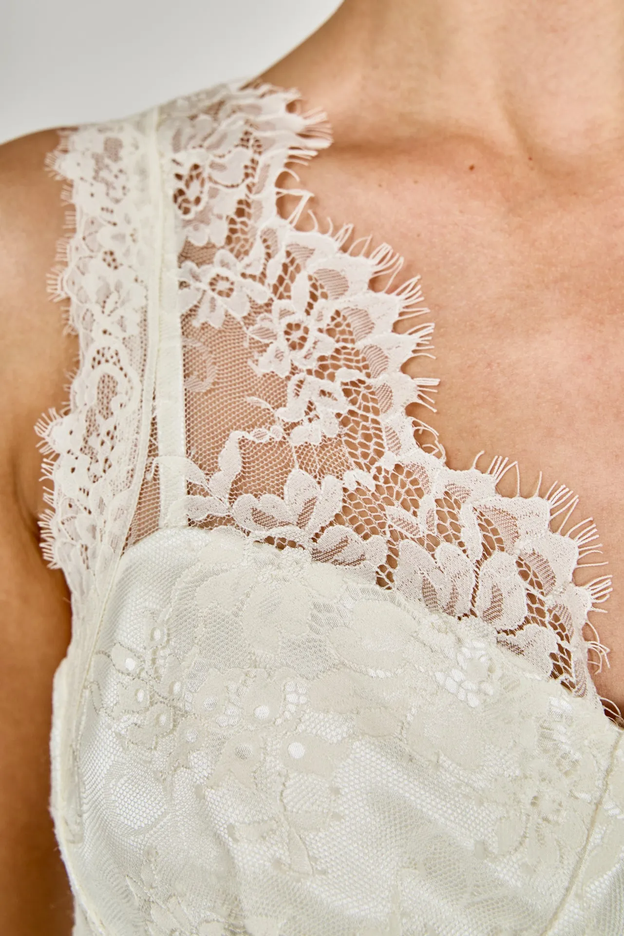 Lace Trim Sleevesless Midi Dress sold by Endless Rose product image thumbnail 5