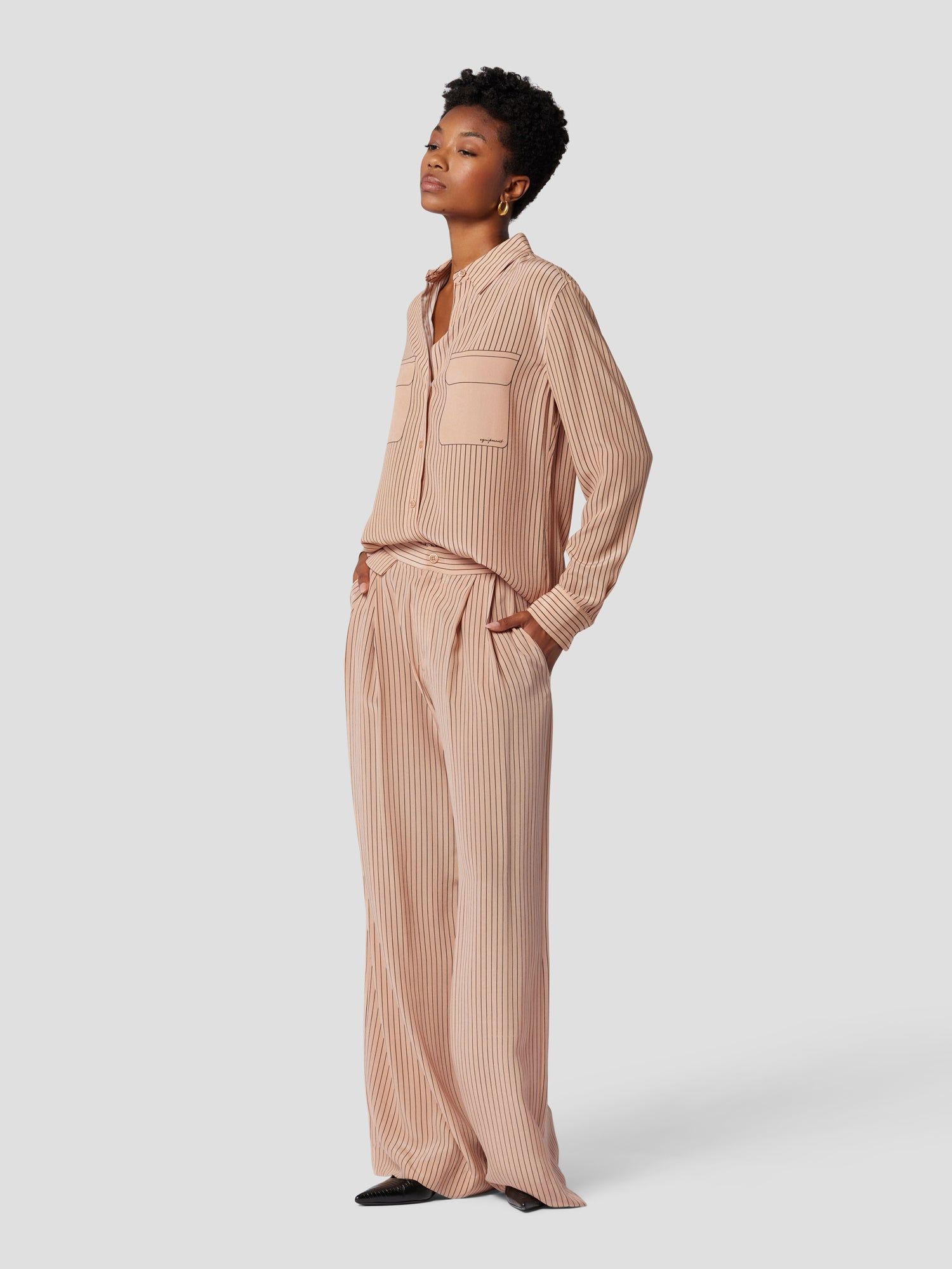 SIGNATURE SILK SHIRT WITH NO POCKETS sold by Equipment product image thumbnail 5