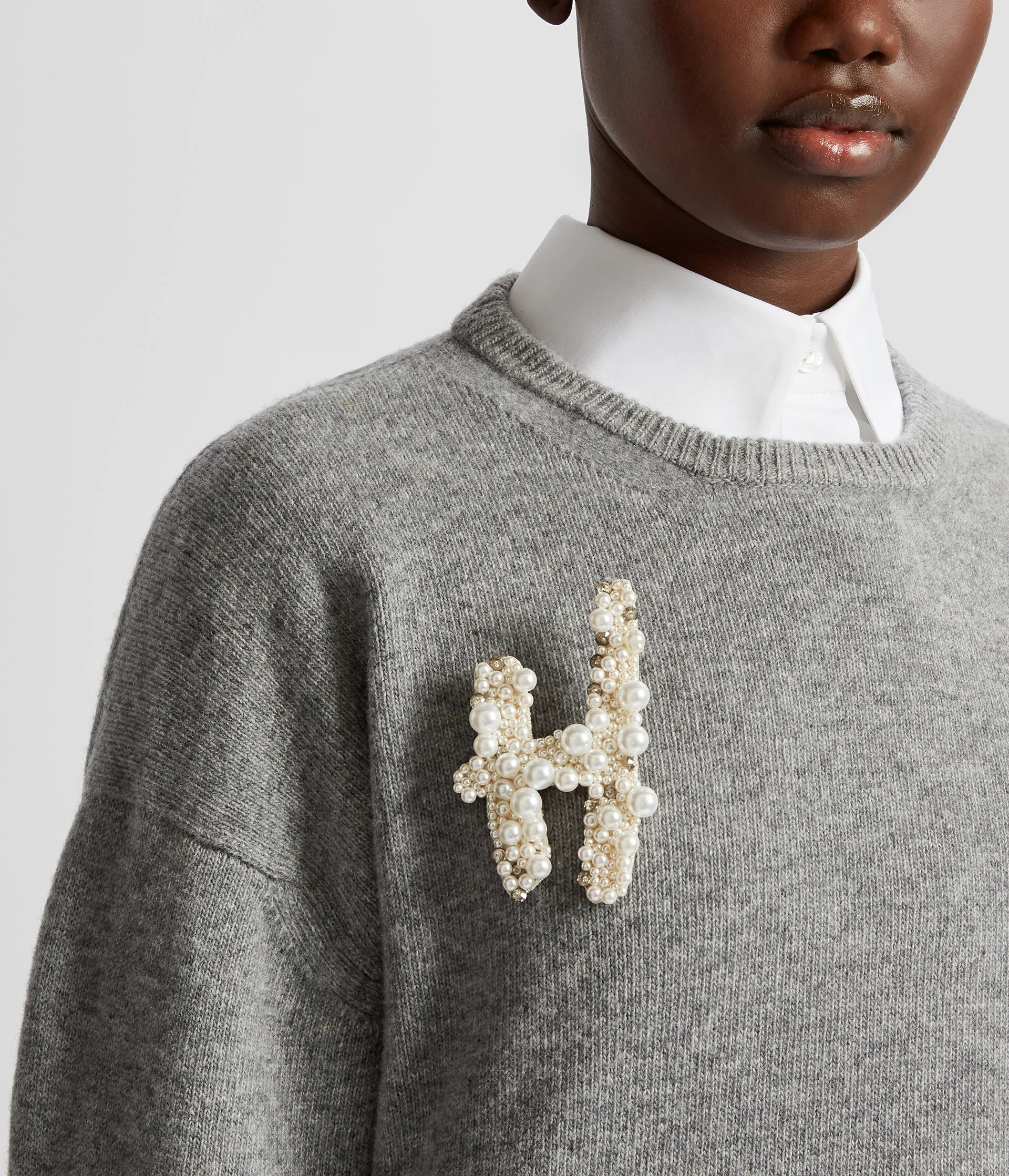 Pearl Alphabet Brooch H sold by ERDEM product image thumbnail 2