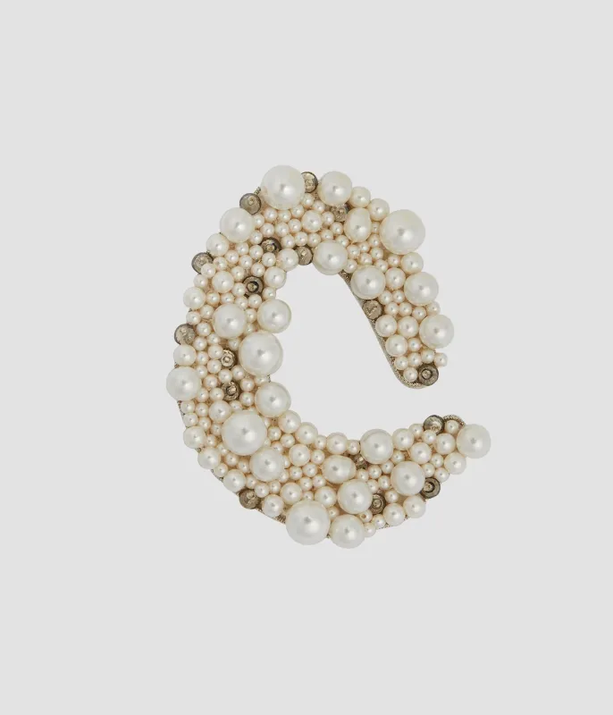 Pearl Alphabet Brooch O made by ERDEM