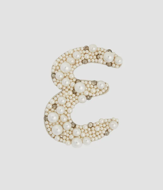 Pearl Alphabet Brooch E made by ERDEM