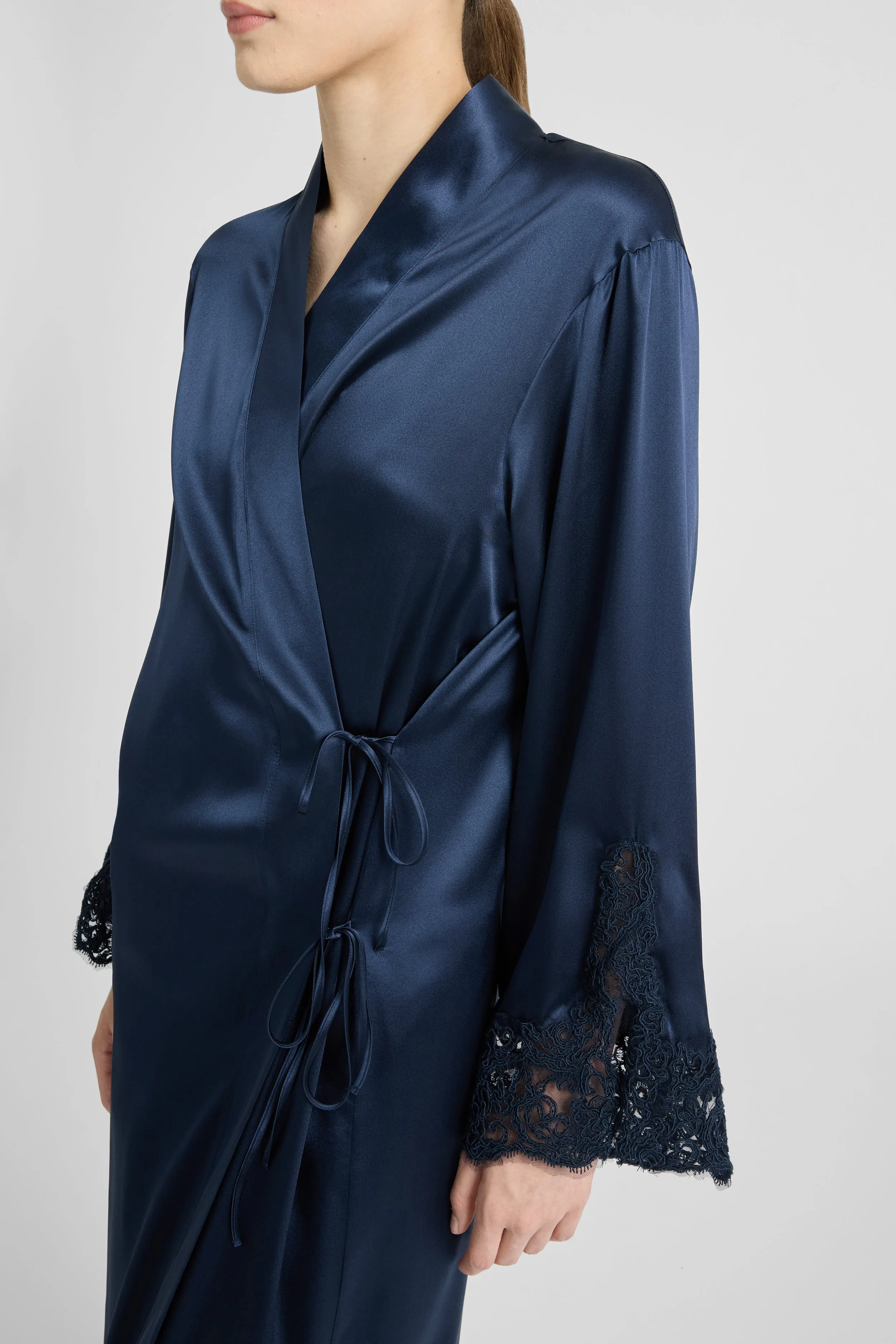 Stretch silk kimono with rebrodé lace sold by Ermanno Scervino product image thumbnail 4