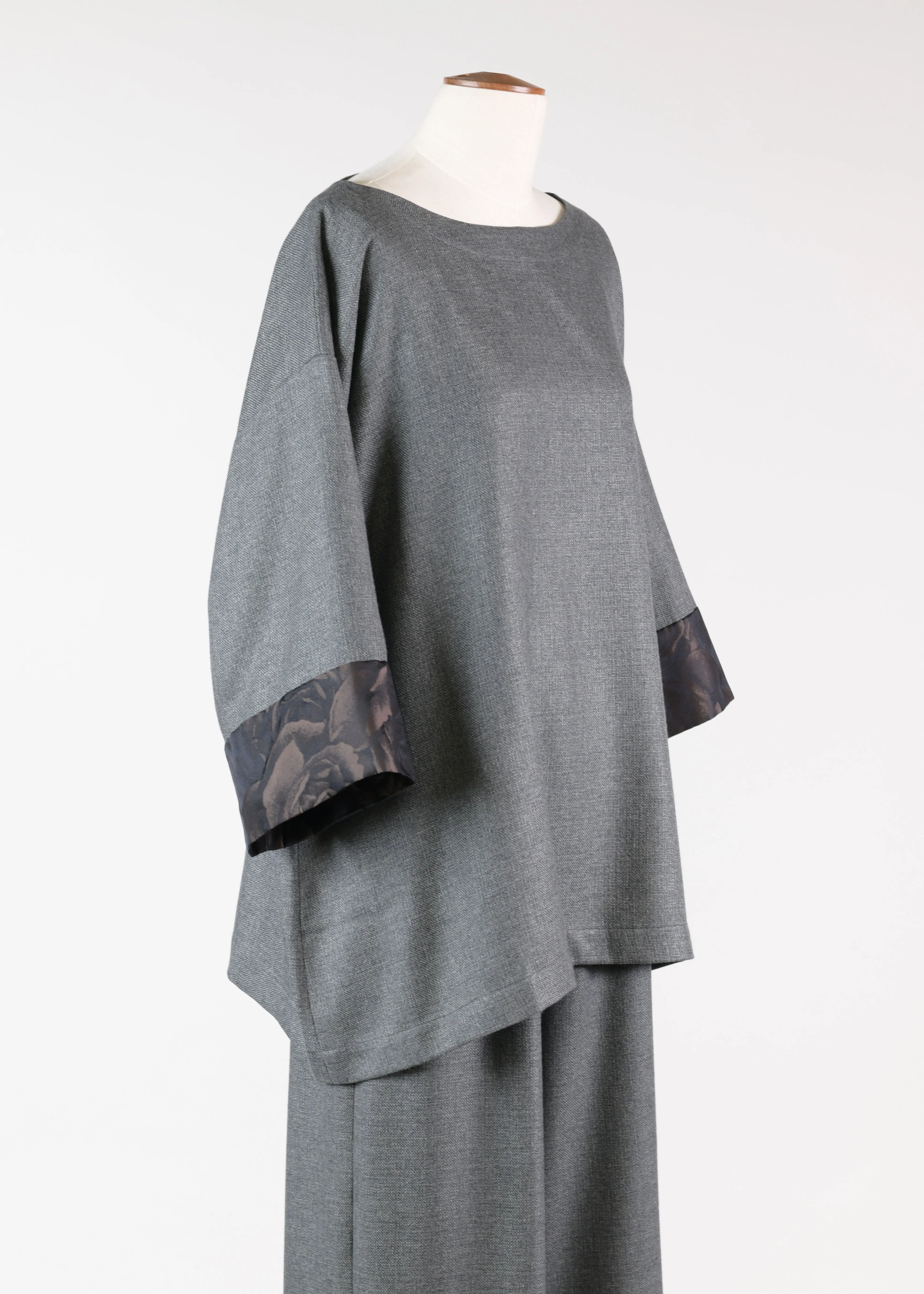 cashmere a-line scp nk 3/4 slv tunic w/cont slv edge - long sold by eskandar product image thumbnail 2