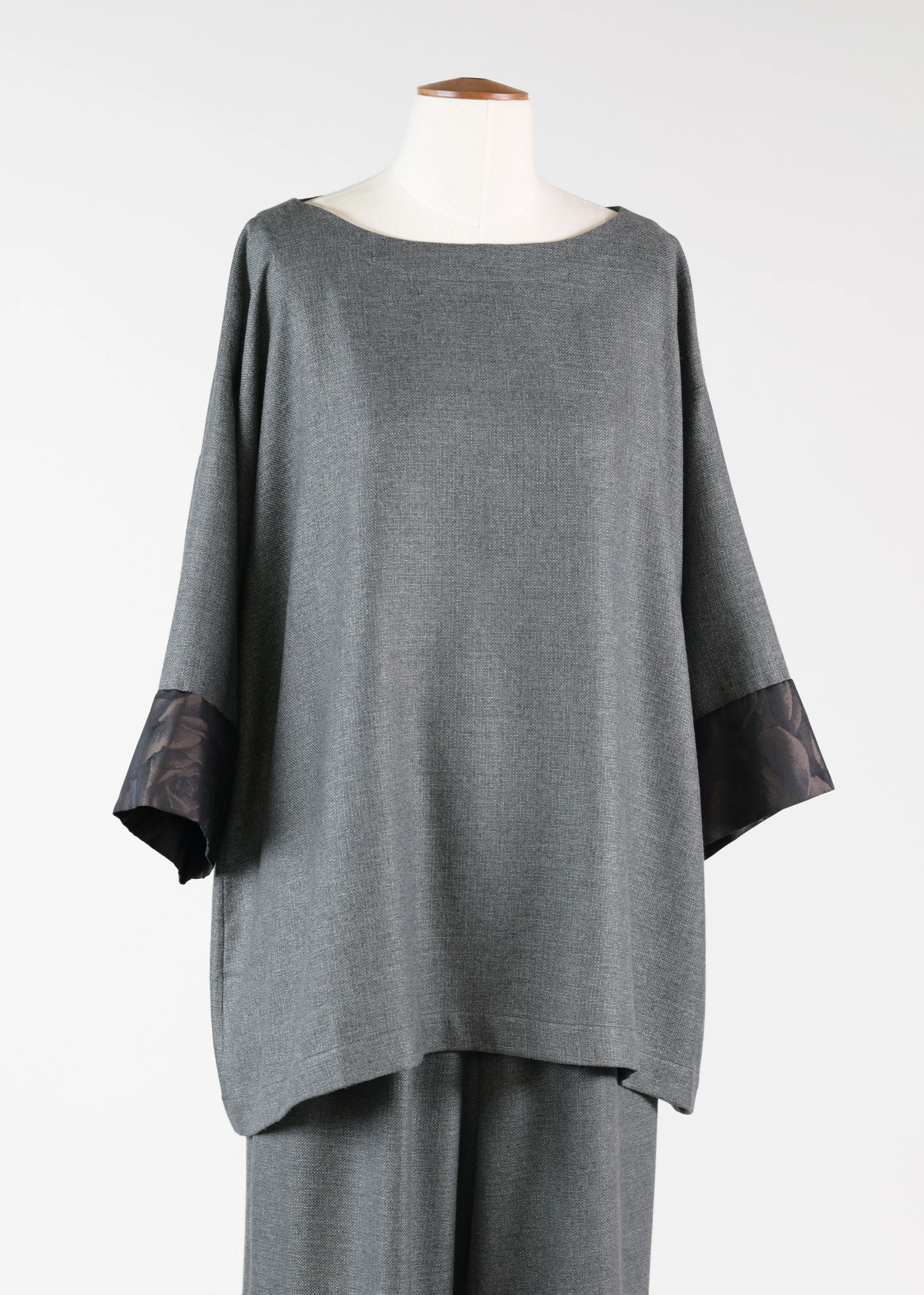 cashmere a-line scp nk 3/4 slv tunic w/cont slv edge - long sold by eskandar