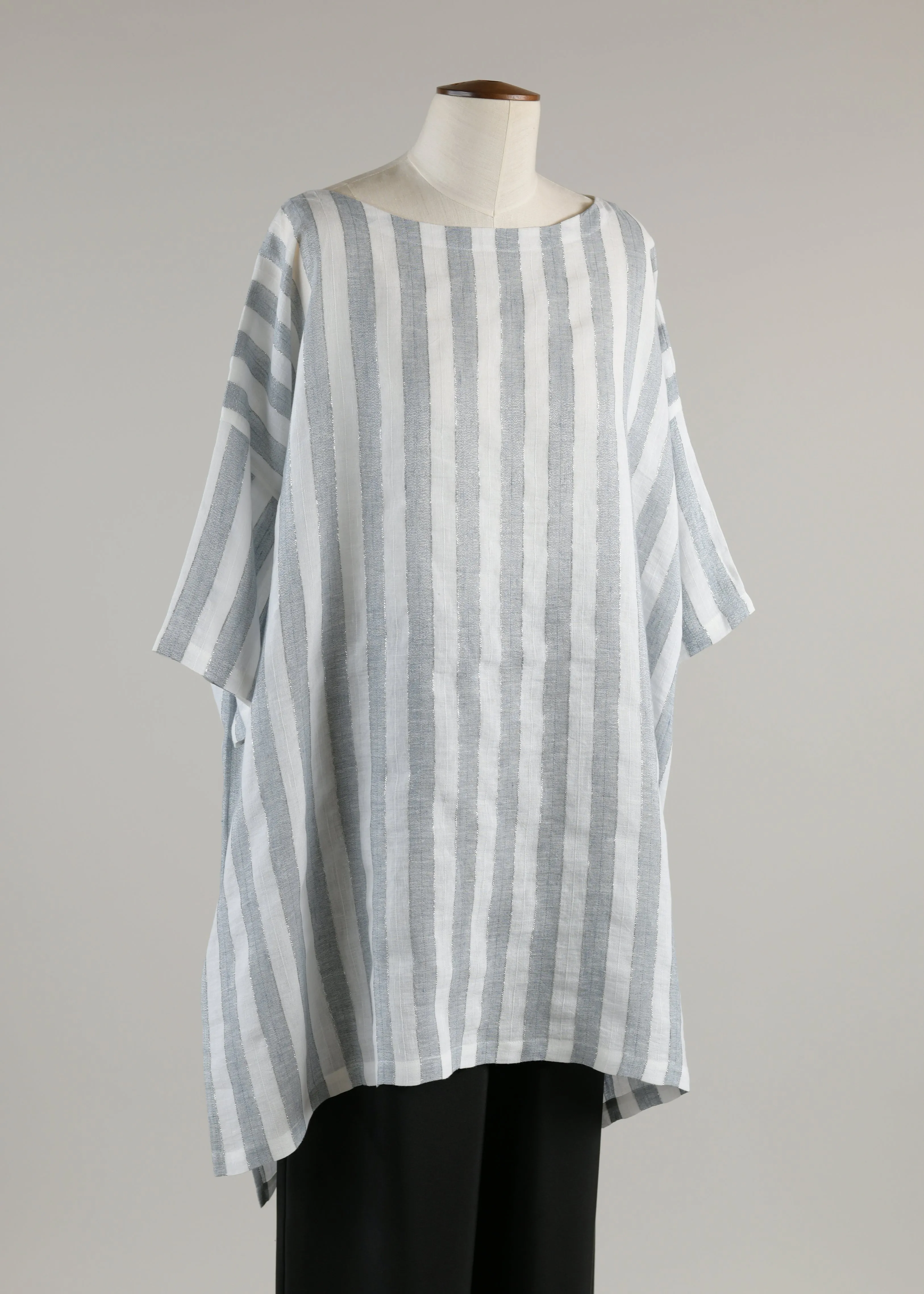 linen with lame lscoop neck t-shirt - long plus with slits sold by eskandar