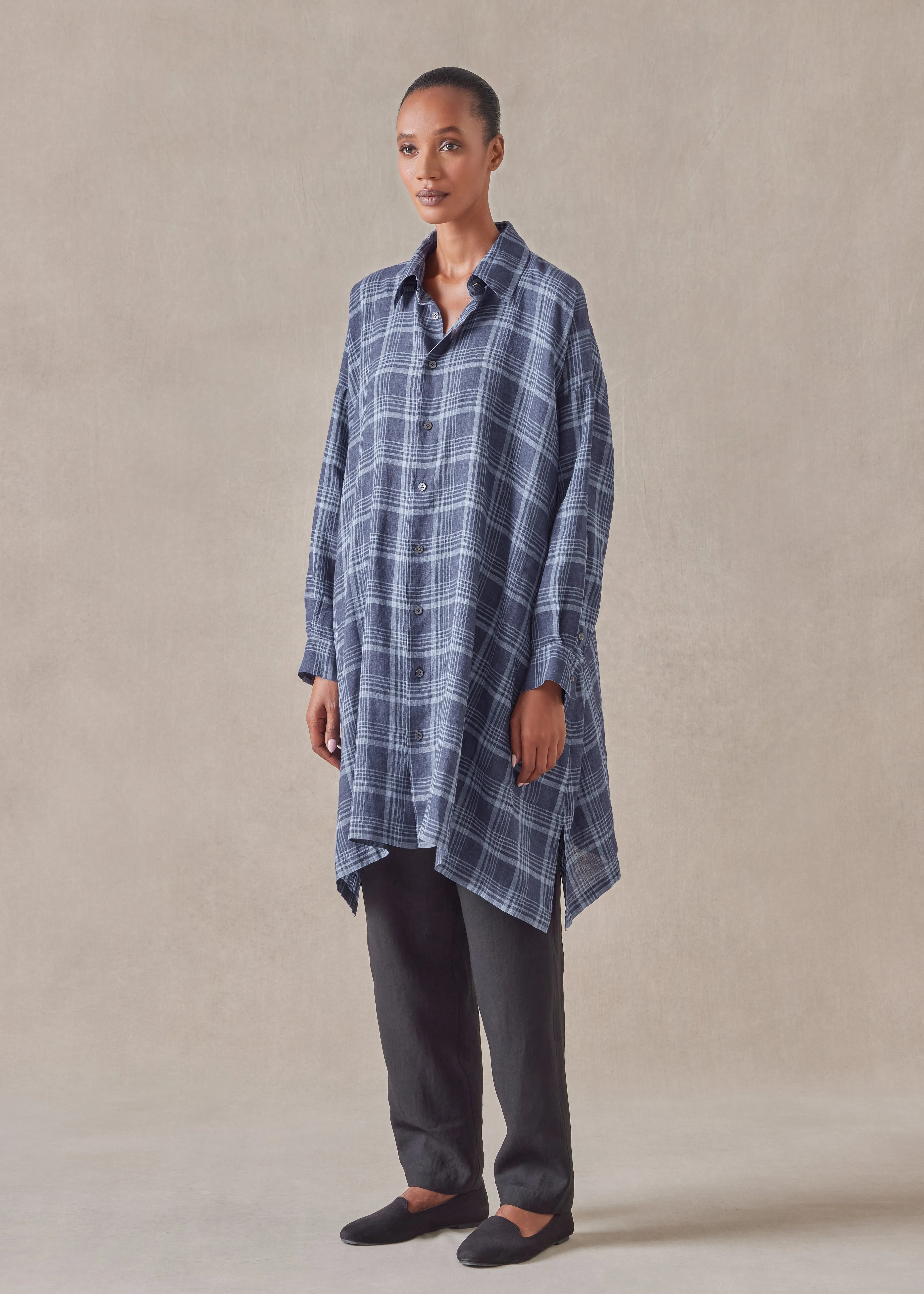 linen wide a-line shirt with collar - very long with slits sold by eskandar product image thumbnail 2