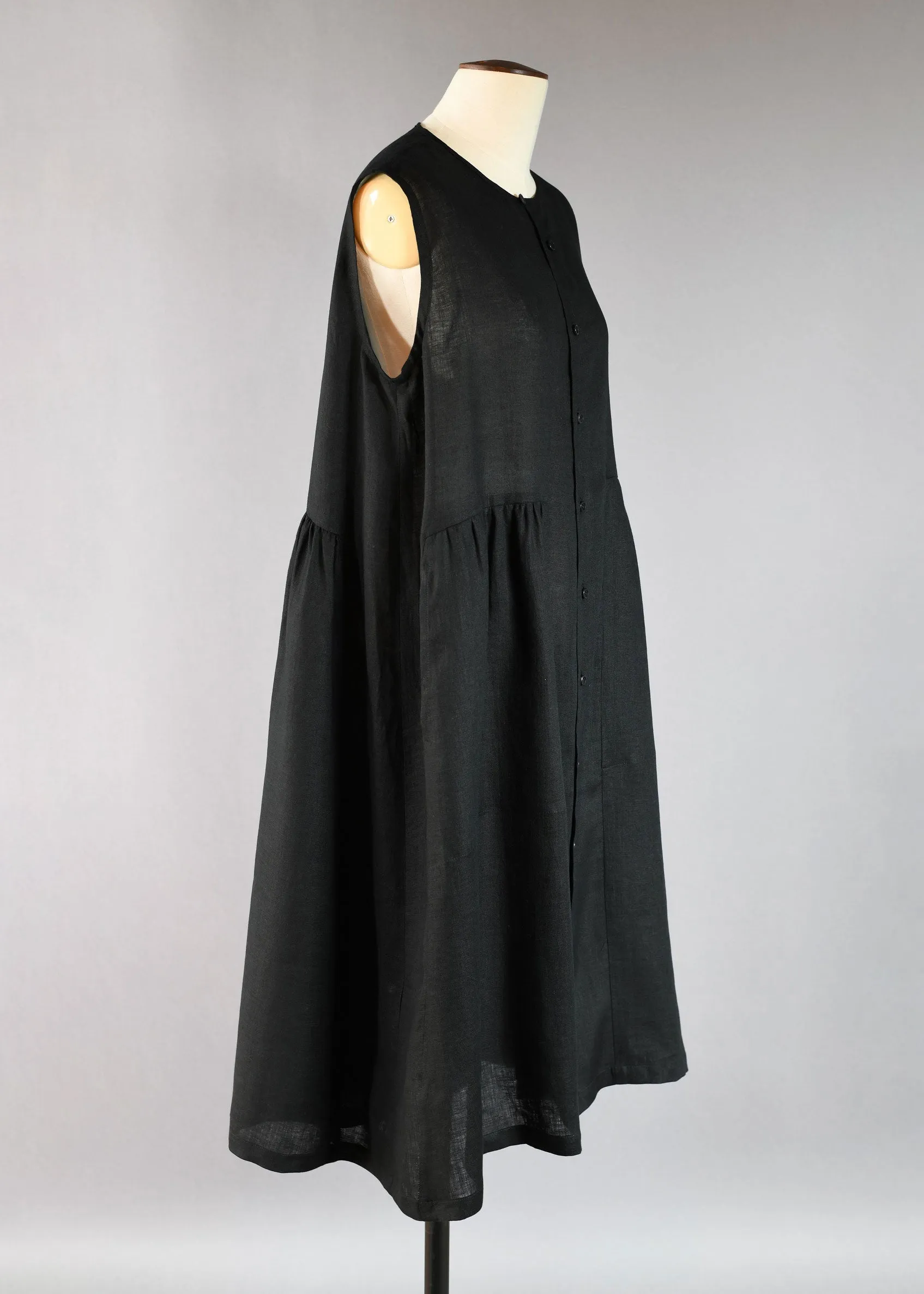 linen sleeveless bound neck shirt dress with full pleated panels sold by eskandar product image thumbnail 3