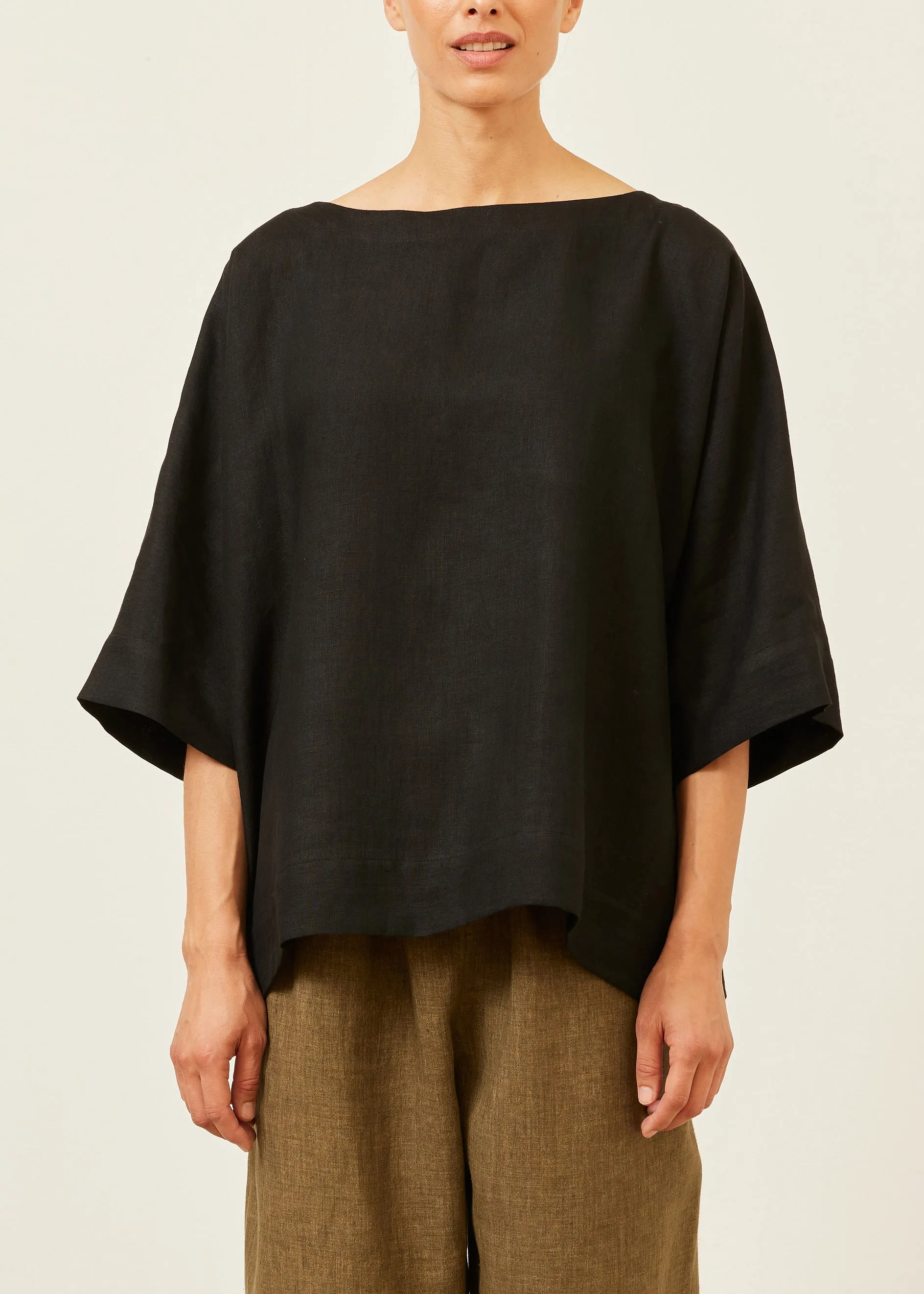 linen scoop neck 3/4 sleeve top with hembands - mid plus (black) sold by eskandar