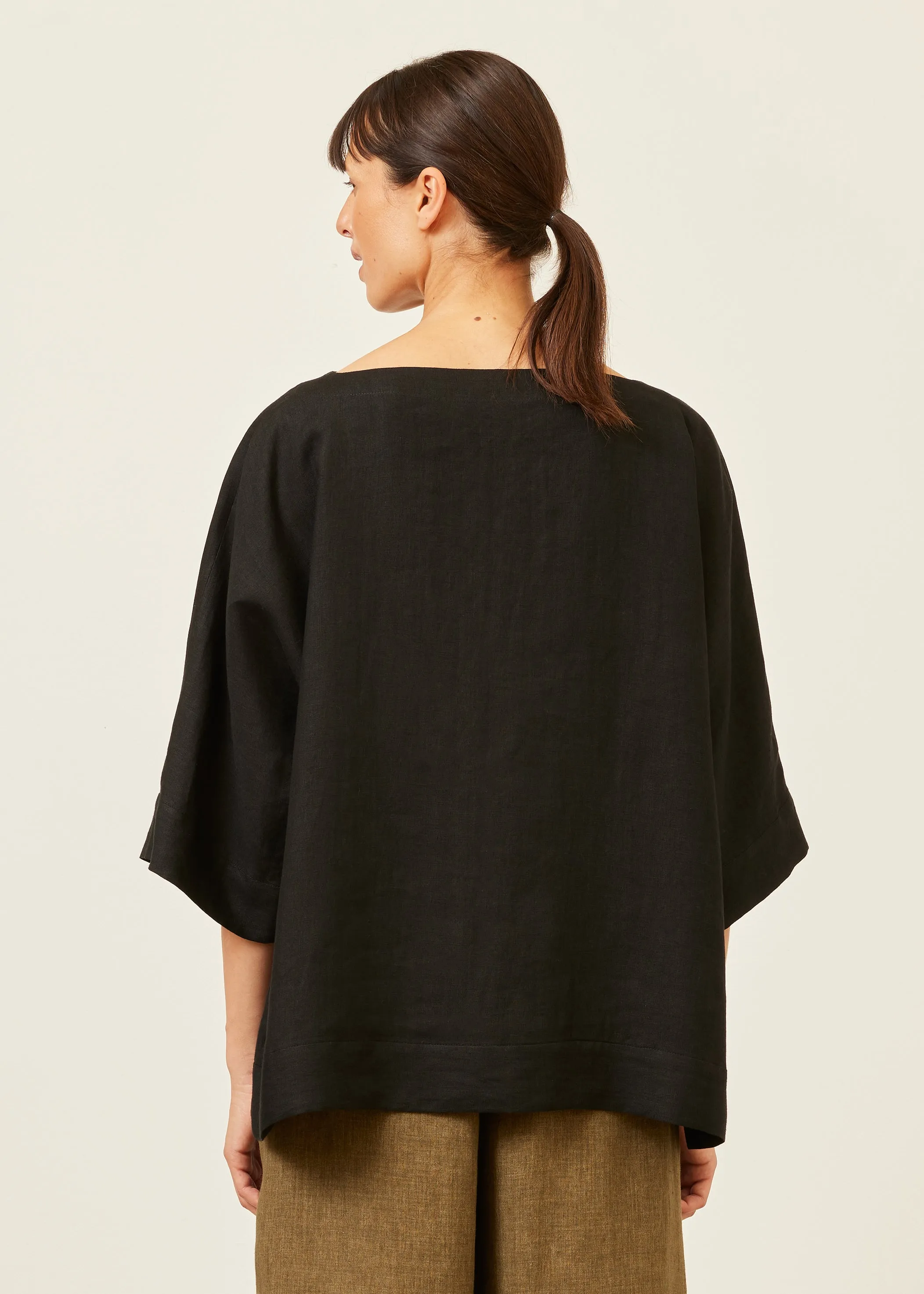 linen scoop neck 3/4 sleeve top with hembands - mid plus (black) sold by eskandar product image thumbnail 3