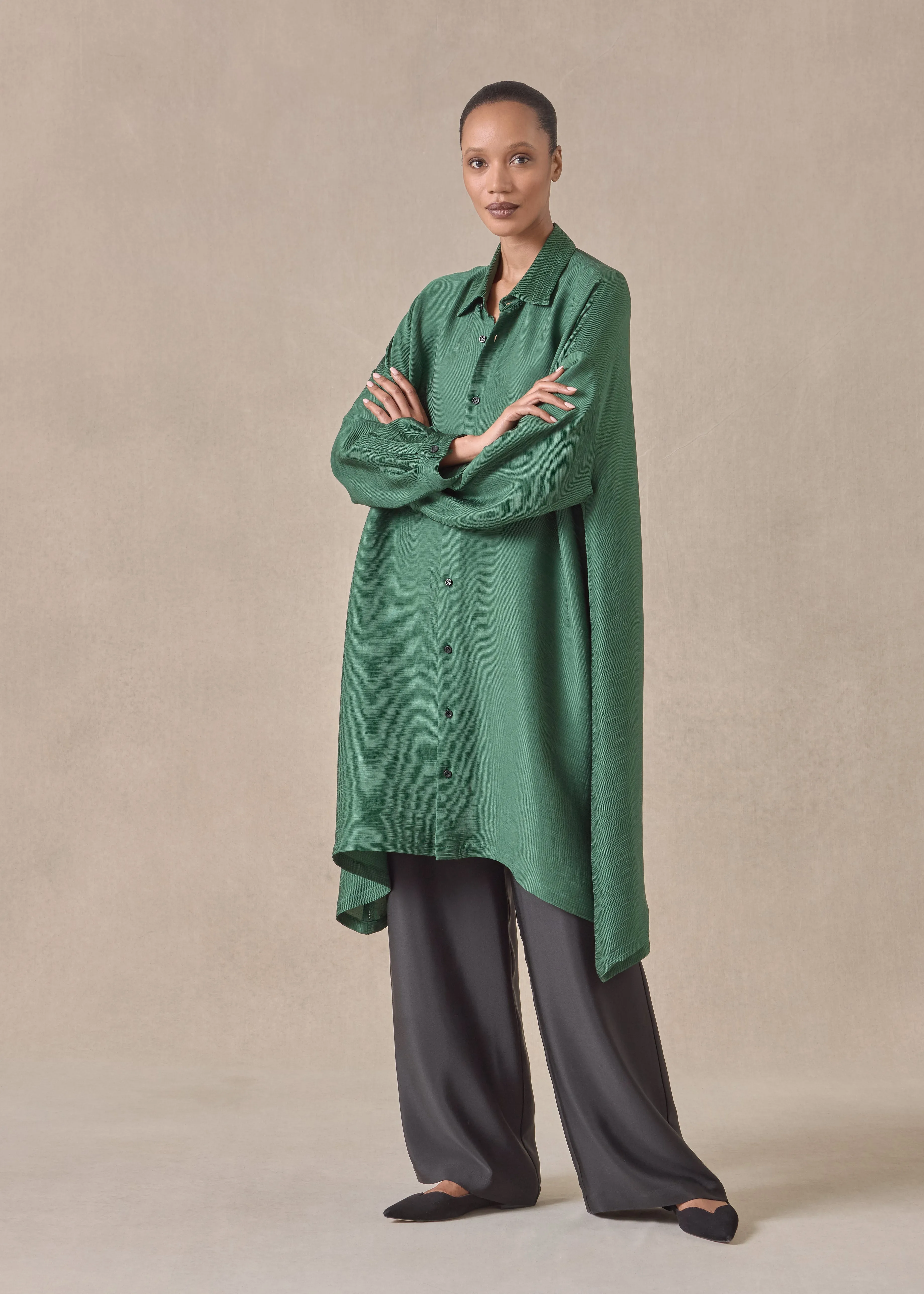 silk wide a-line shirt with collar - very long (emerald) sold by eskandar