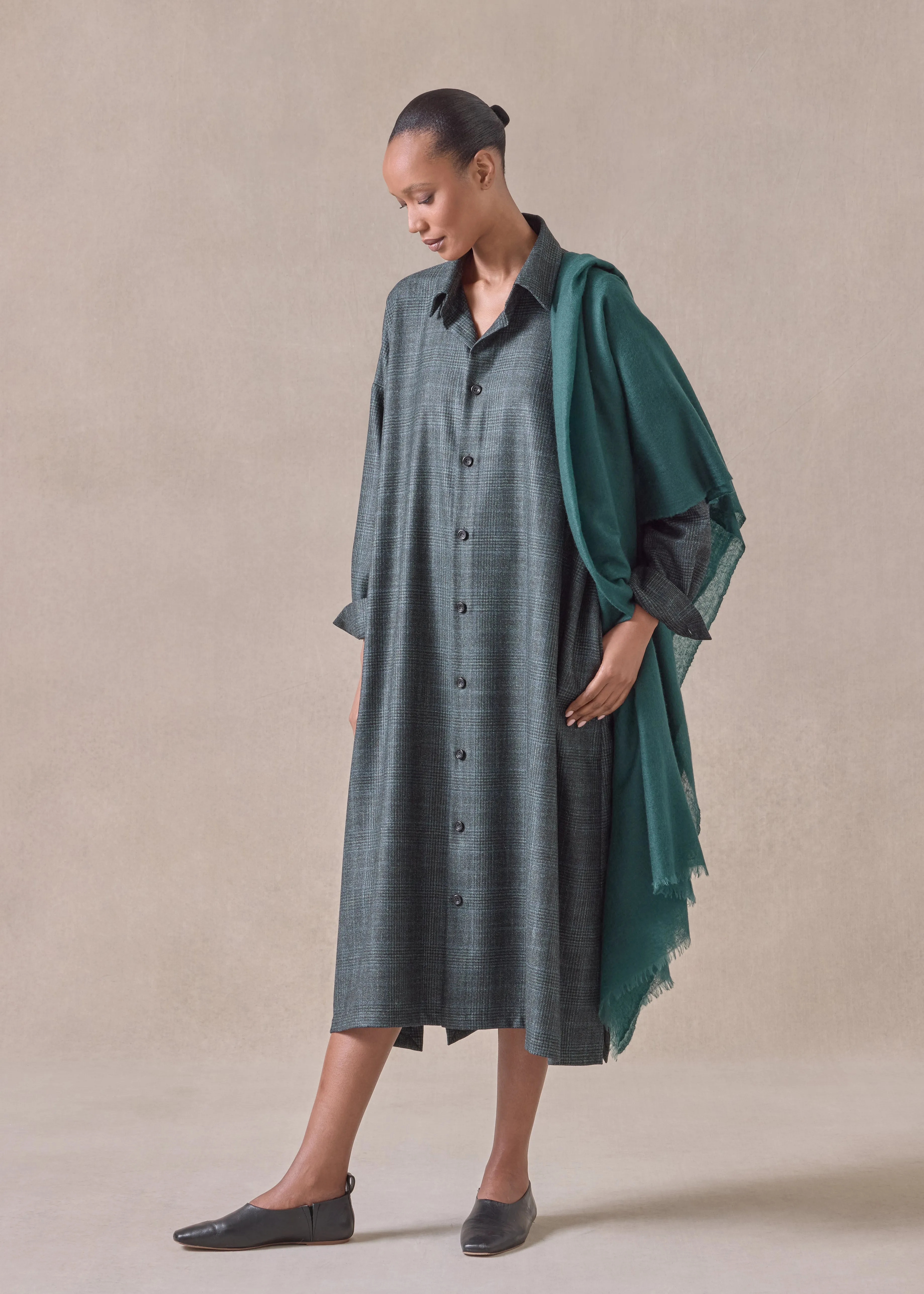 cashmere large scarf (spruce) sold by eskandar product image thumbnail 2