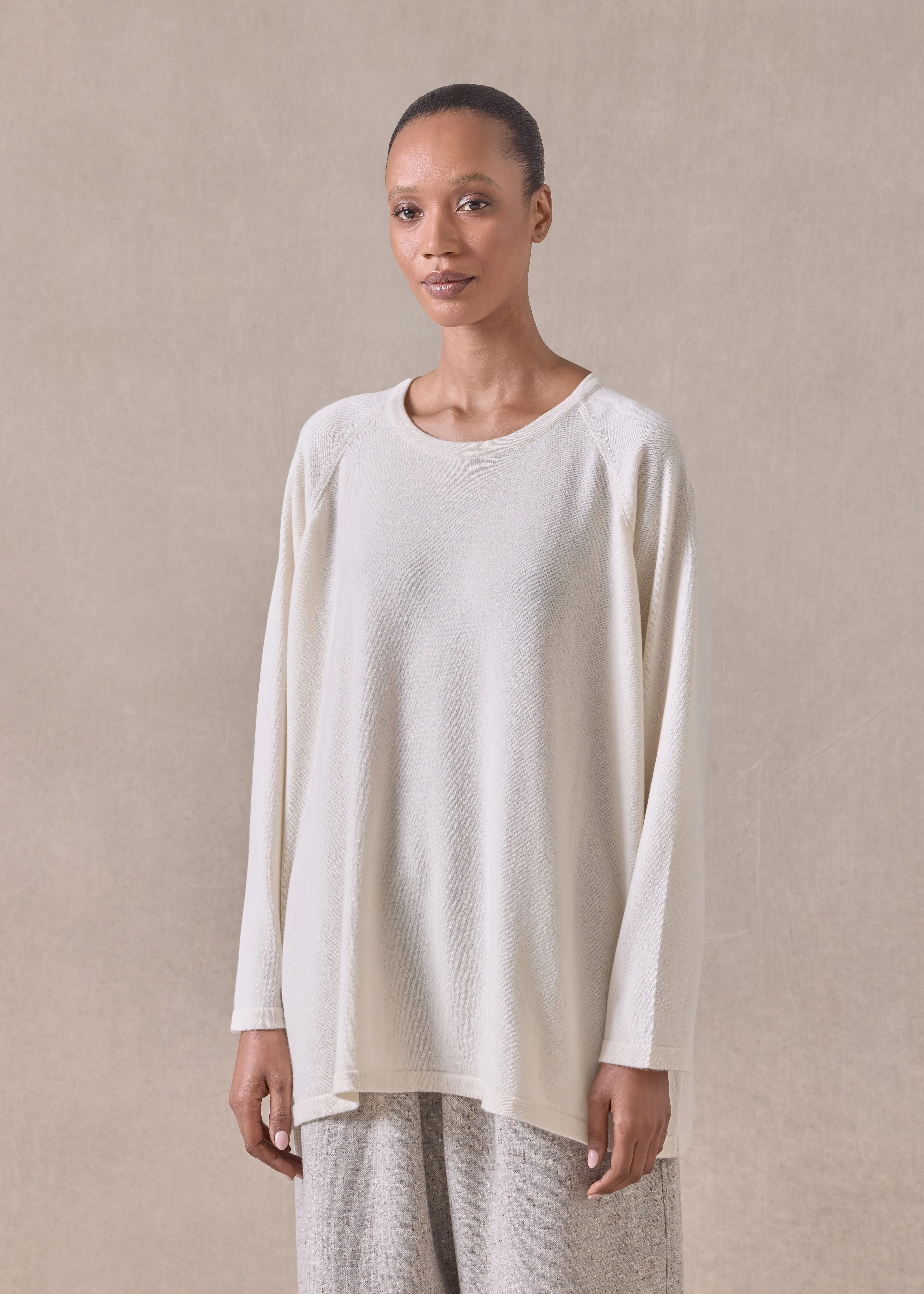 cashmere raglan sleeve round neck sweater - long (crème) sold by eskandar