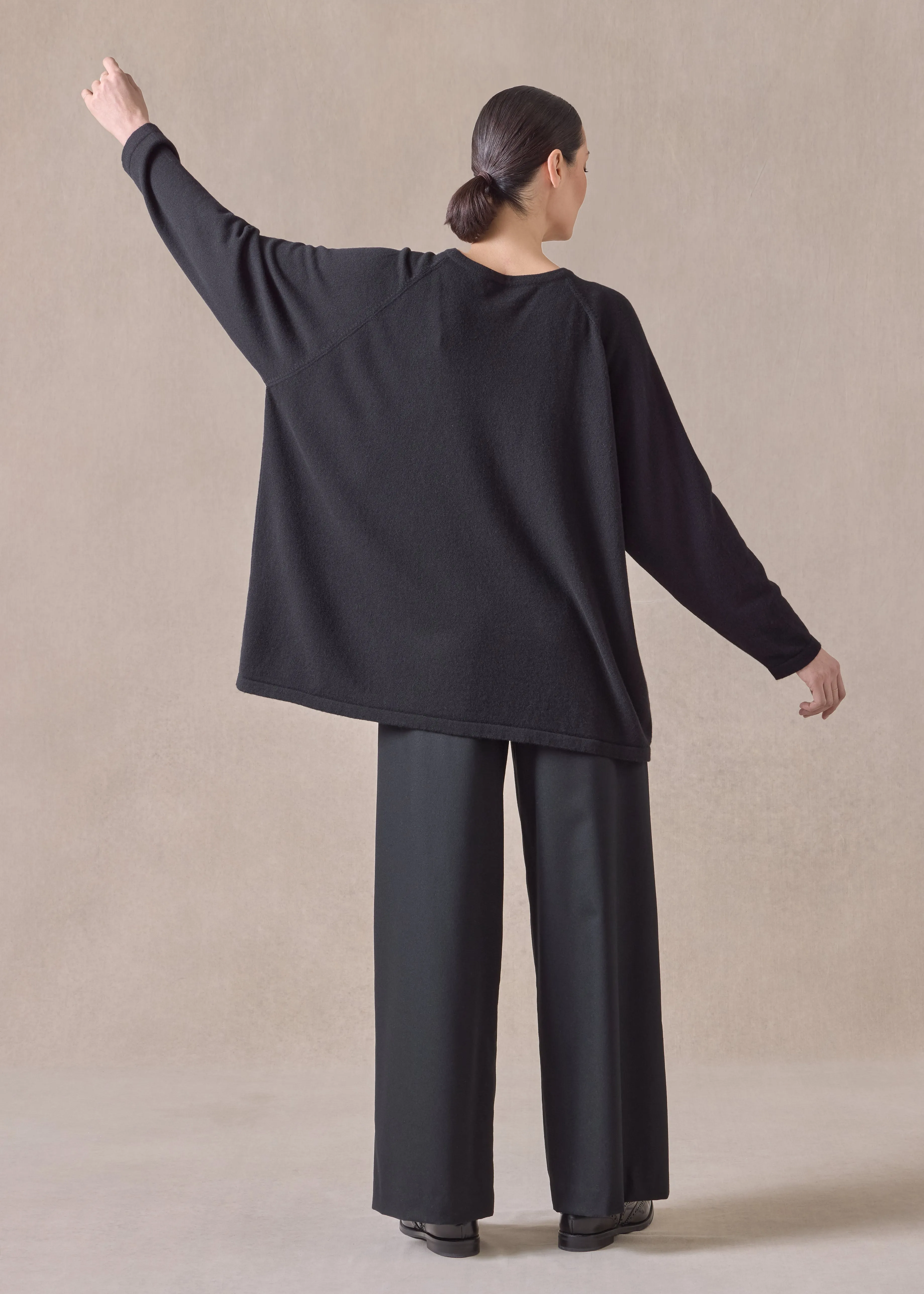 cashmere raglan sleeve round neck sweater - long (black) sold by eskandar product image thumbnail 5