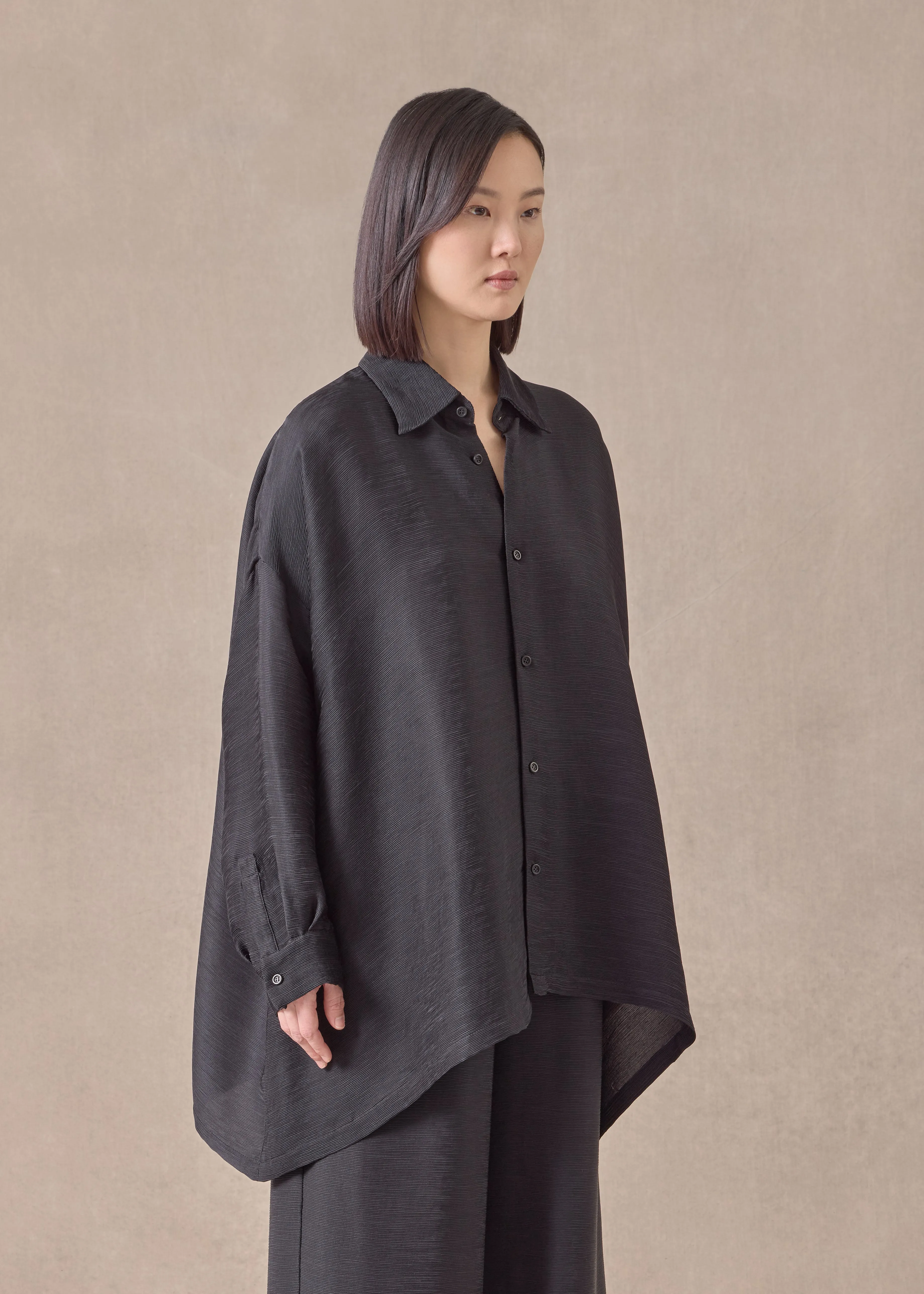 lightweight silk plisse wide a-line shirt with collar - mid plus (black) sold by eskandar product image thumbnail 2