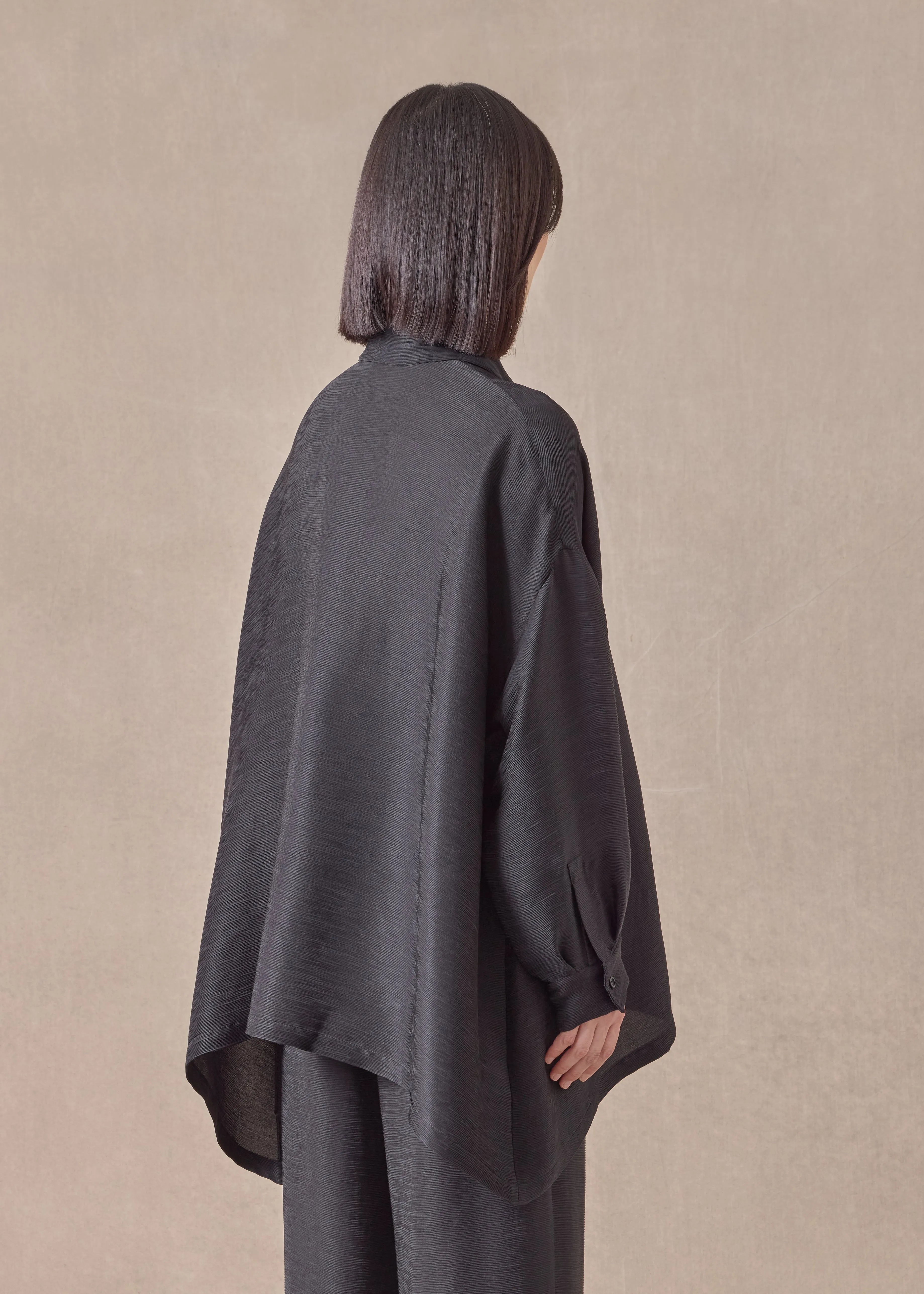 lightweight silk plisse wide a-line shirt with collar - mid plus (black) sold by eskandar product image thumbnail 4