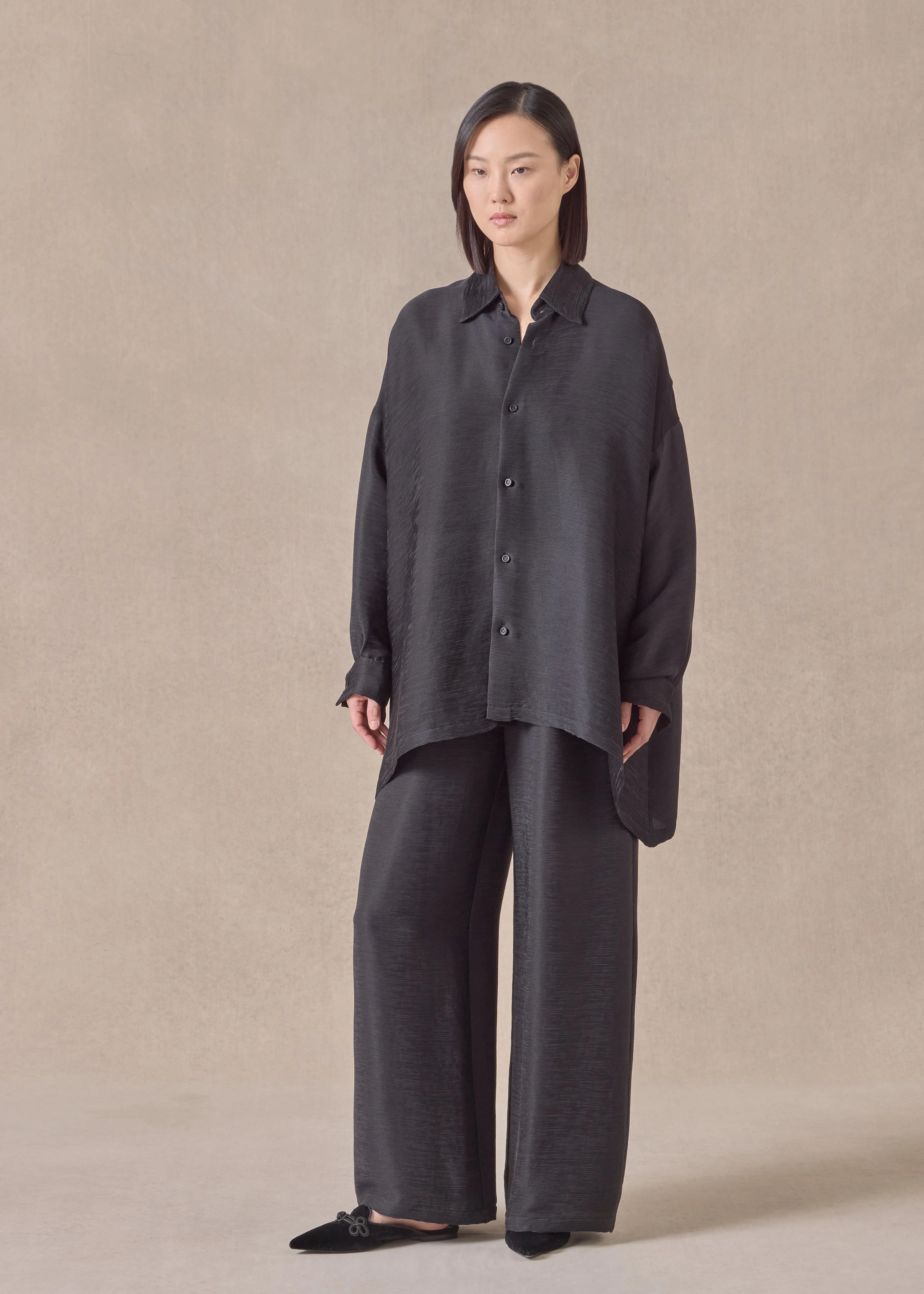 lightweight silk plisse wide a-line shirt with collar - mid plus (black) sold by eskandar