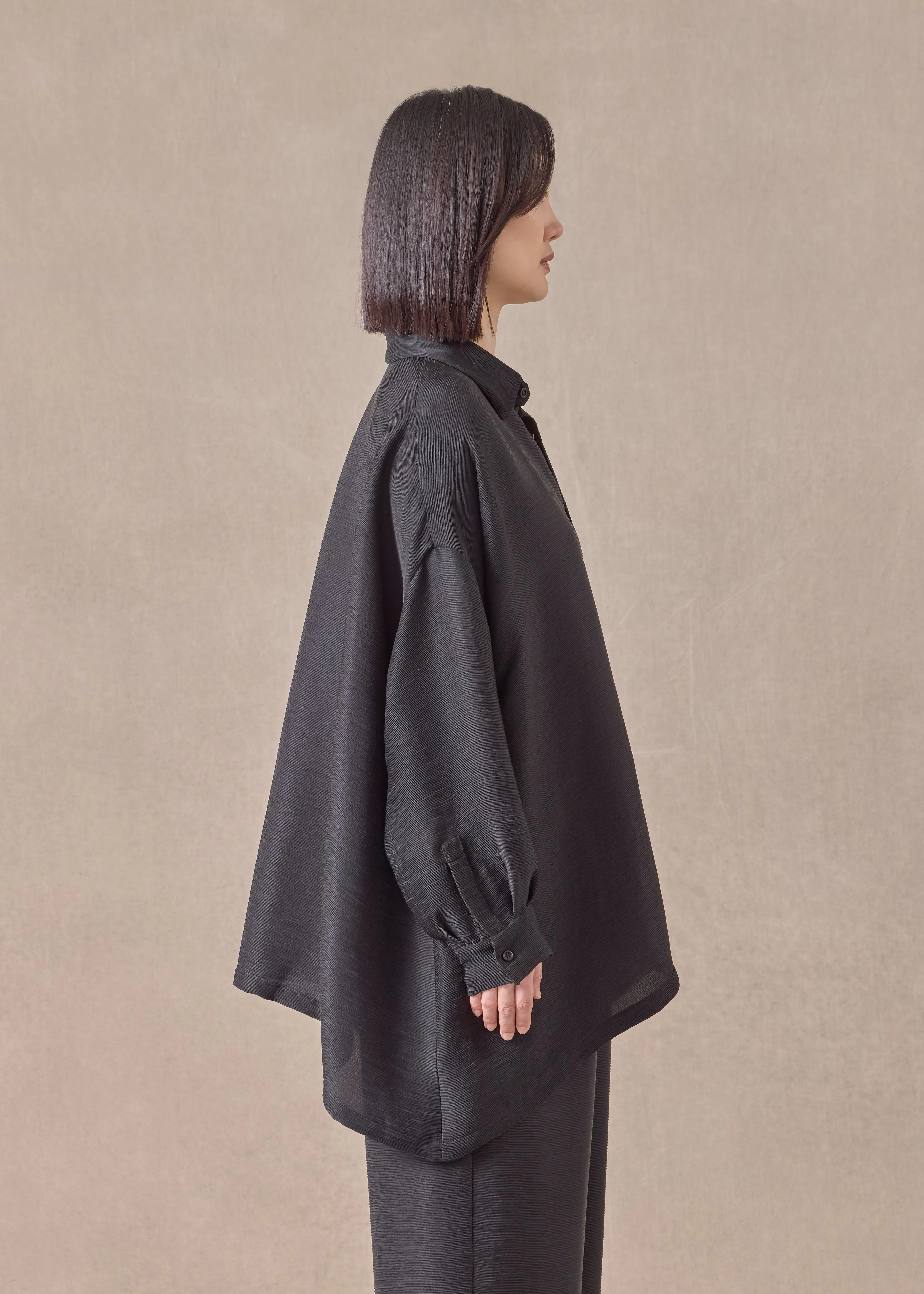 lightweight silk plisse wide a-line shirt with collar - mid plus (black) sold by eskandar product image thumbnail 3