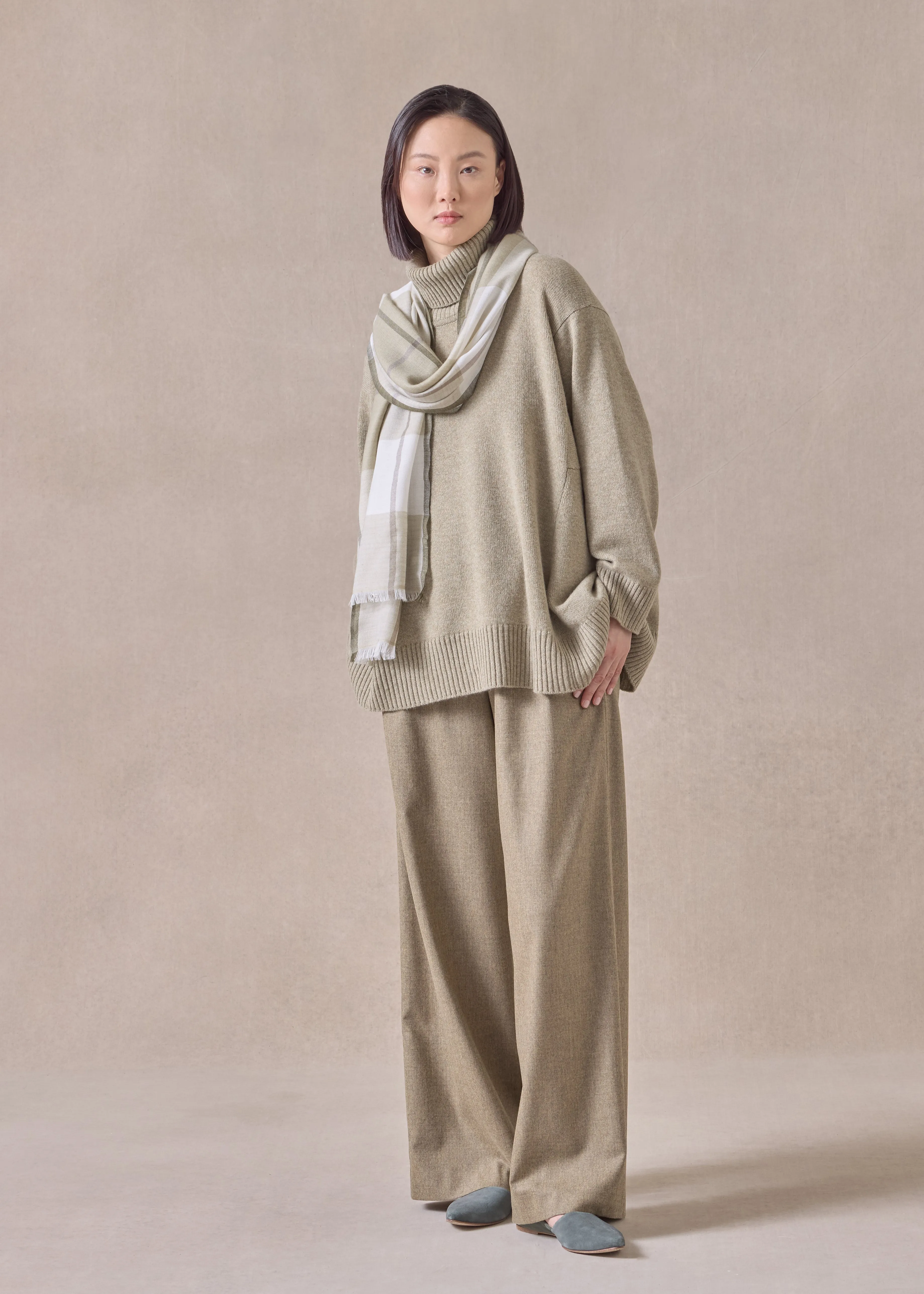 cashmere tartan check scarf (greensand) sold by eskandar product image thumbnail 2