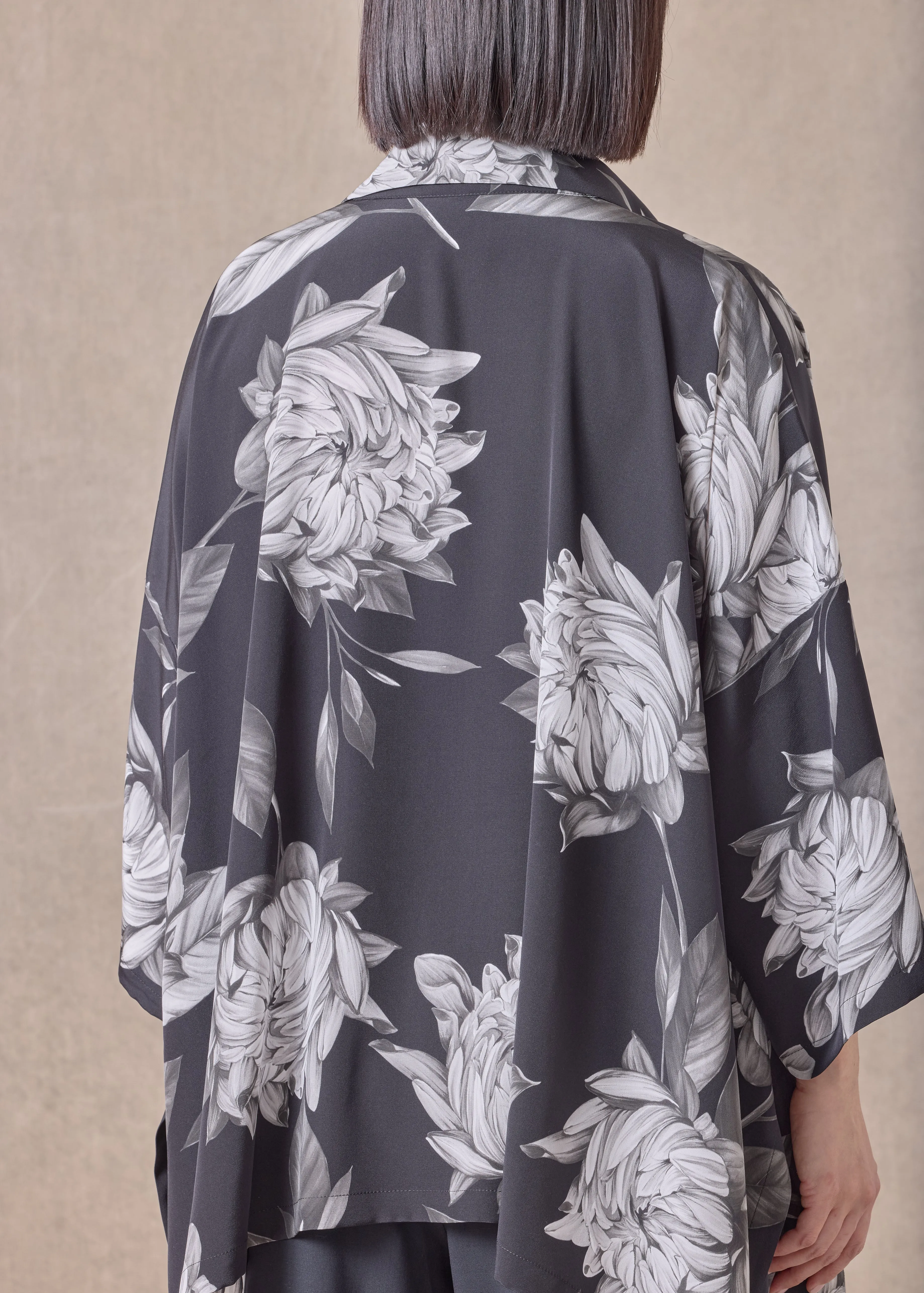 silk dps short sleeve shirt with collar - mid plus (monochrome) sold by eskandar product image thumbnail 5