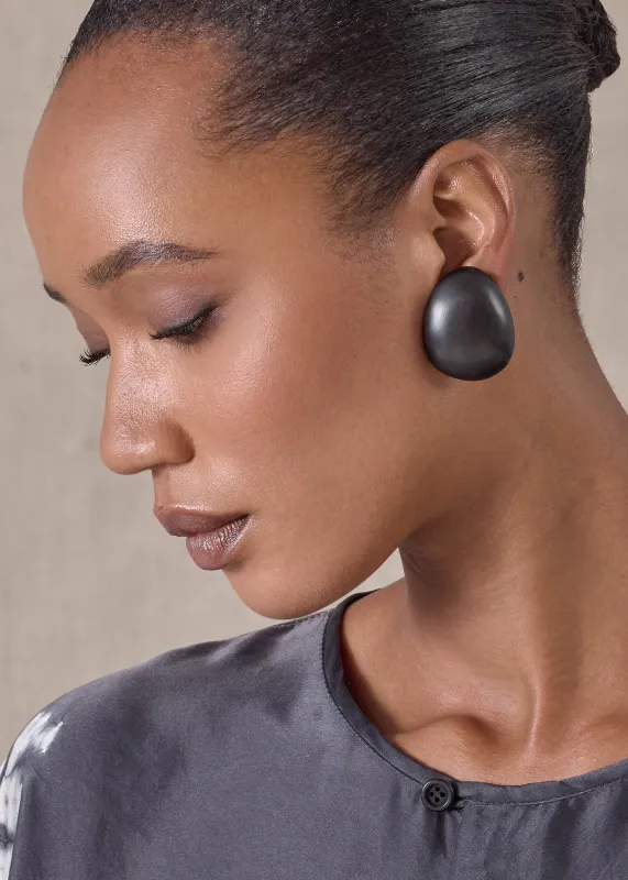 smooth oval earing sold by eskandar