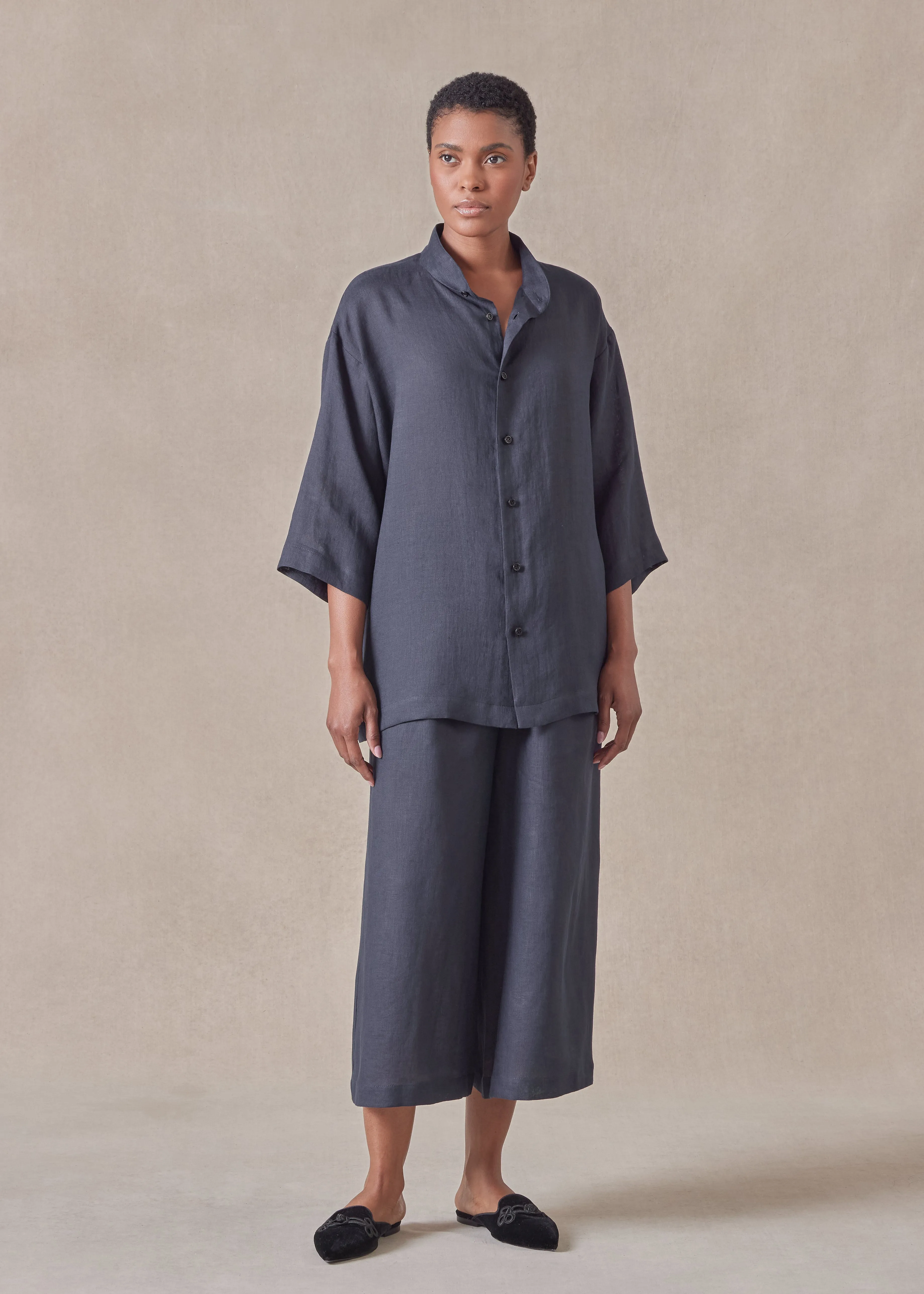 linen slim collarless short sleeve shirt - regular sold by eskandar