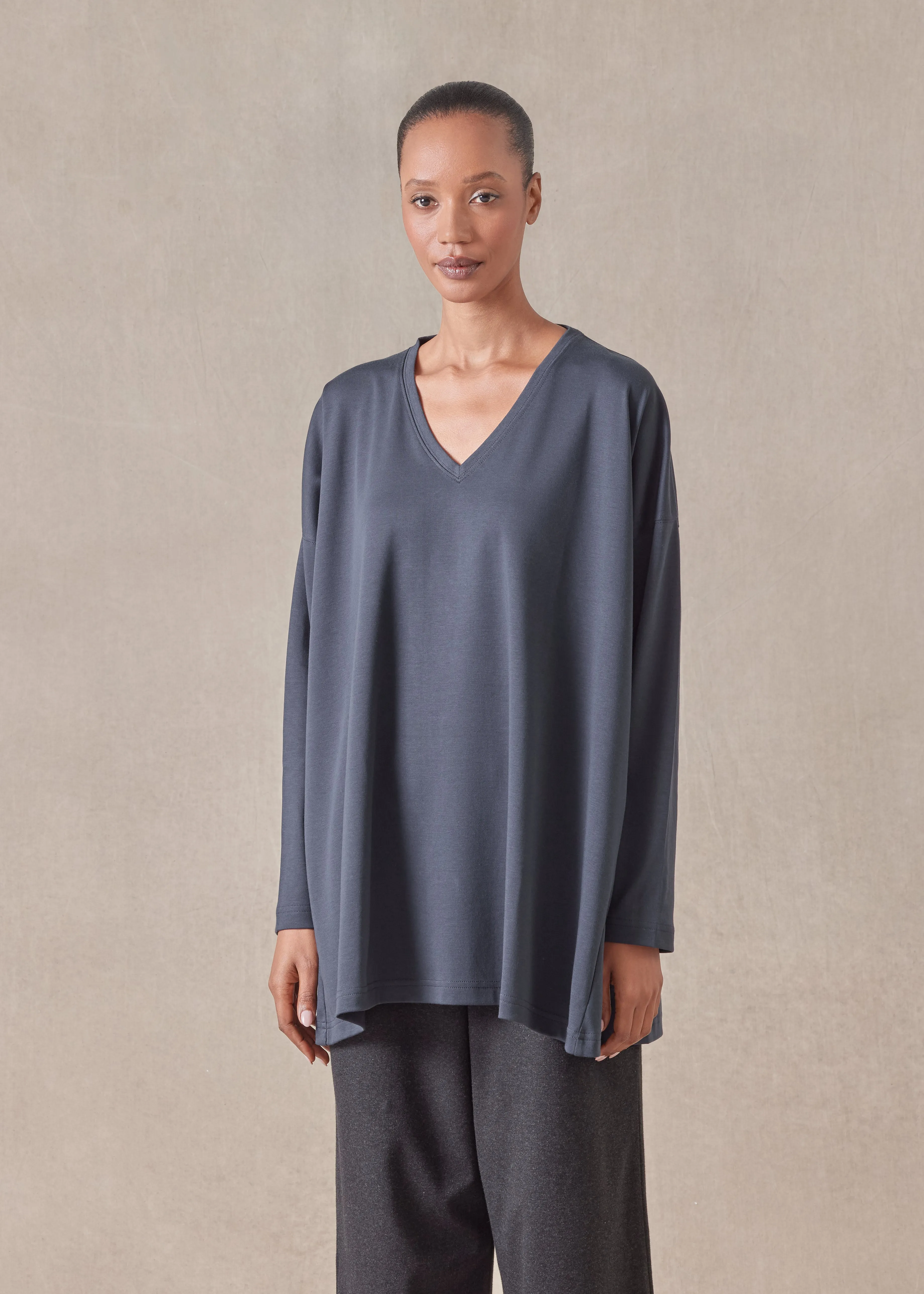 side panelled V neck t-shirt - long sold by eskandar