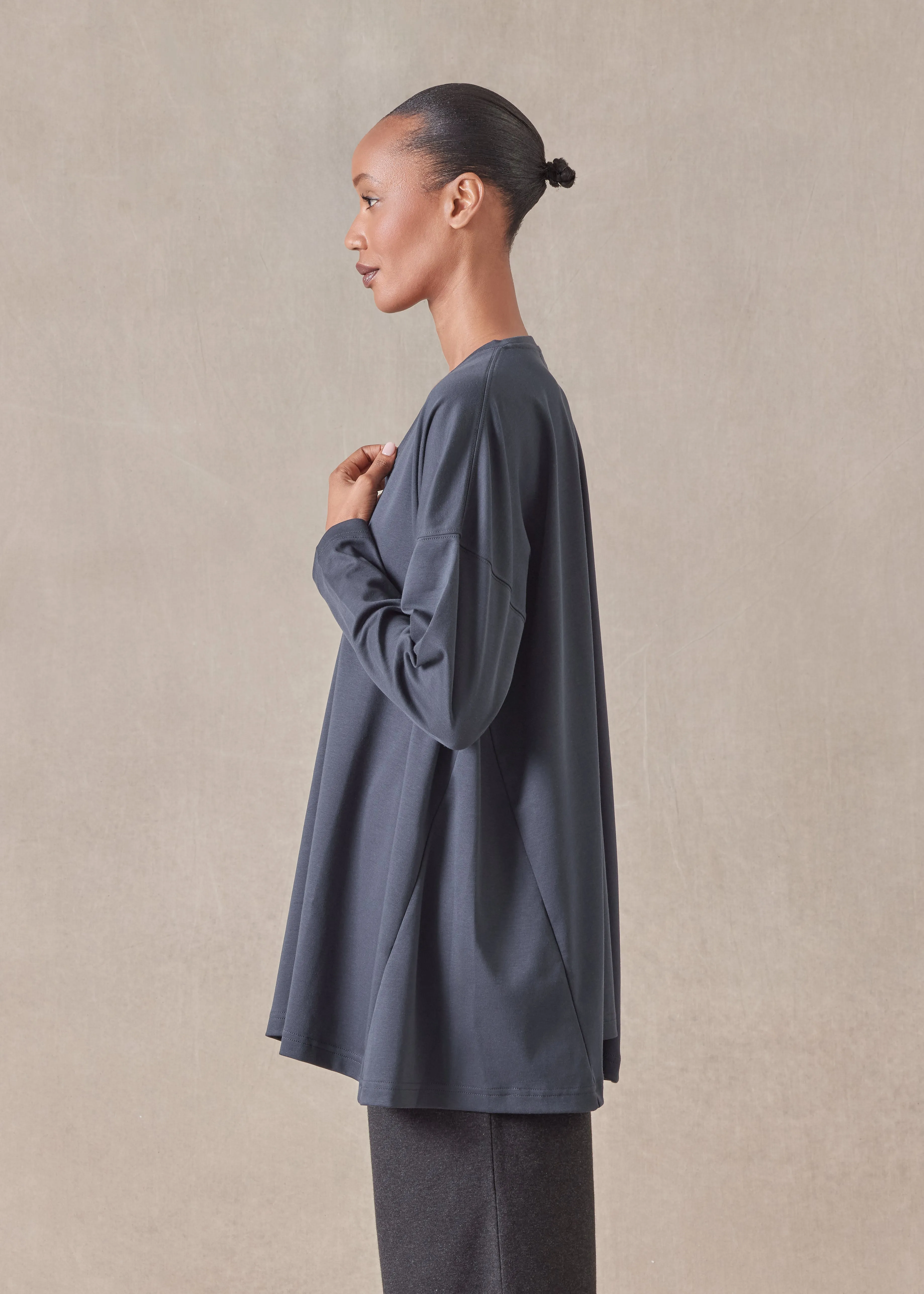 side panelled V neck t-shirt - long sold by eskandar product image thumbnail 3