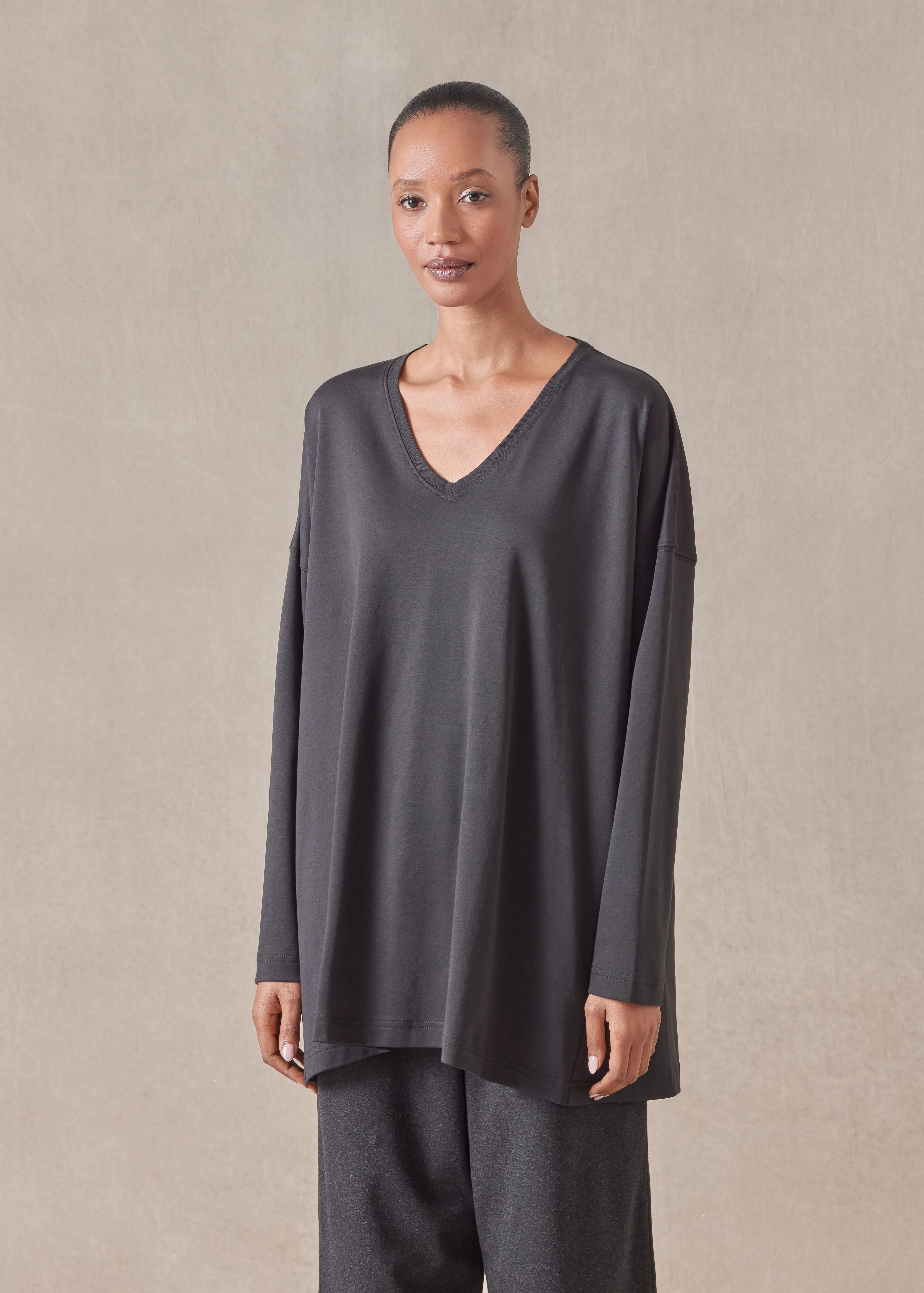 side panelled V neck t-shirt - long sold by eskandar