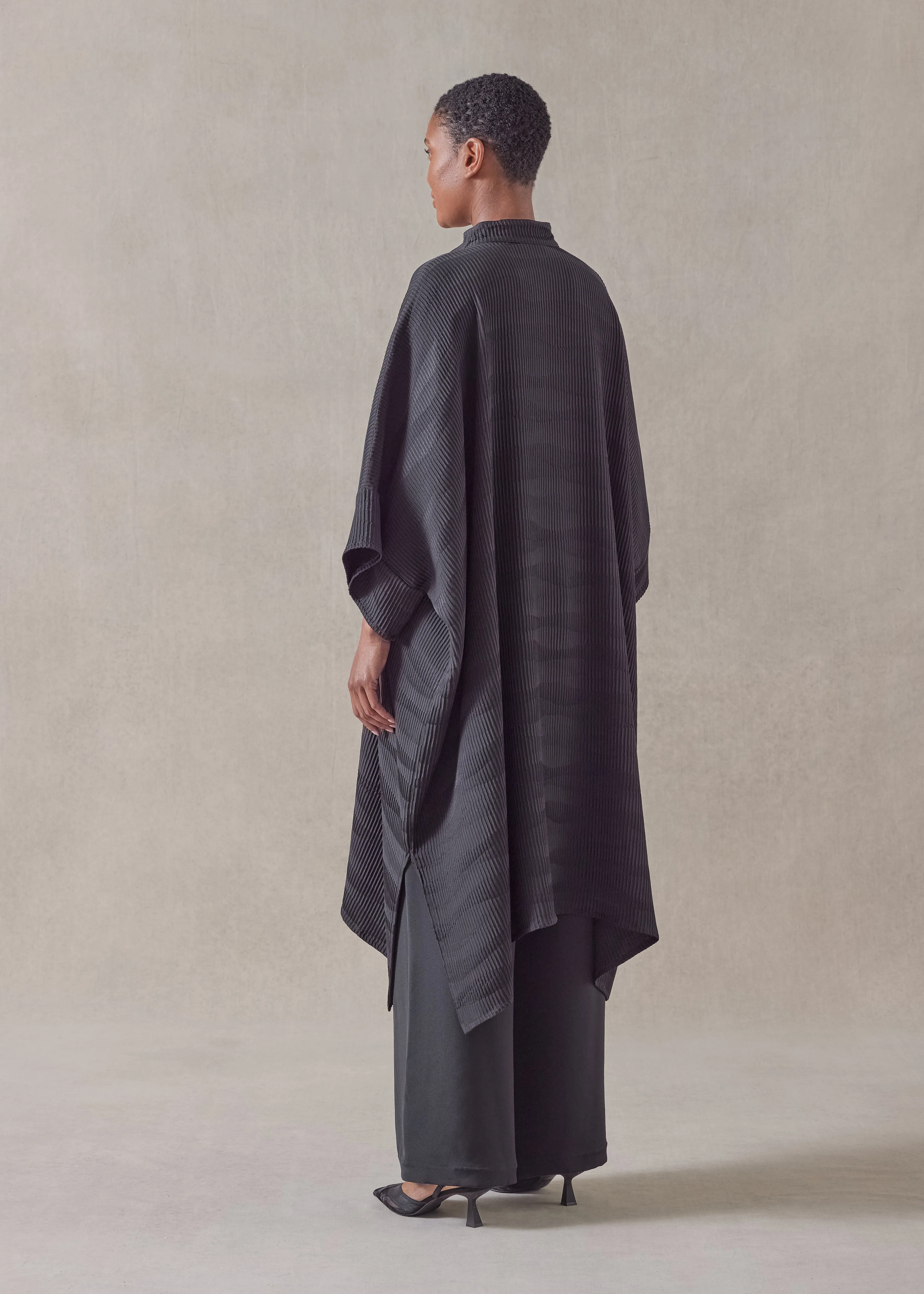 silk jacquard collarless short sleeve kaftan shirt- very long sold by eskandar product image thumbnail 4