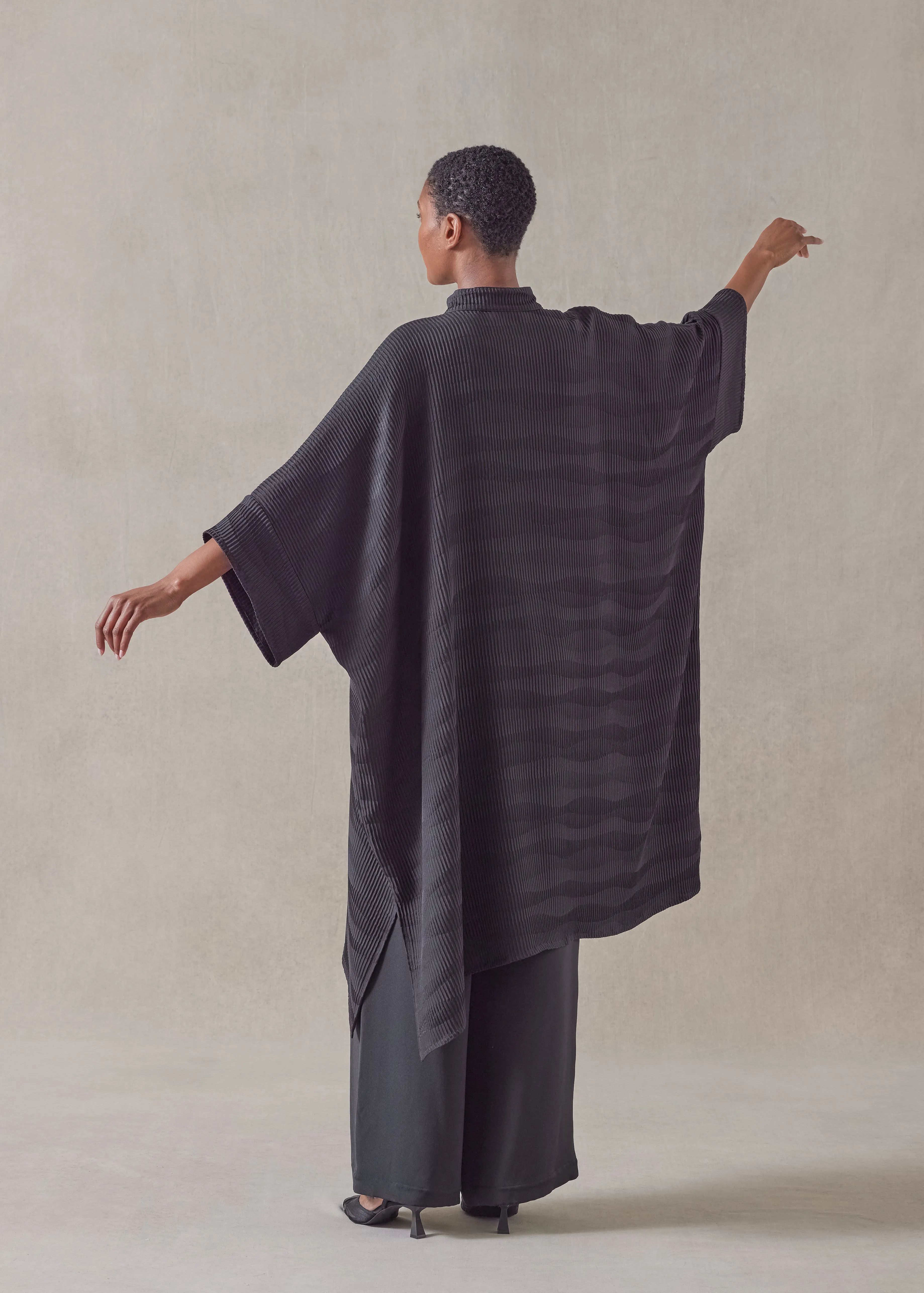 silk jacquard collarless short sleeve kaftan shirt- very long sold by eskandar product image thumbnail 5