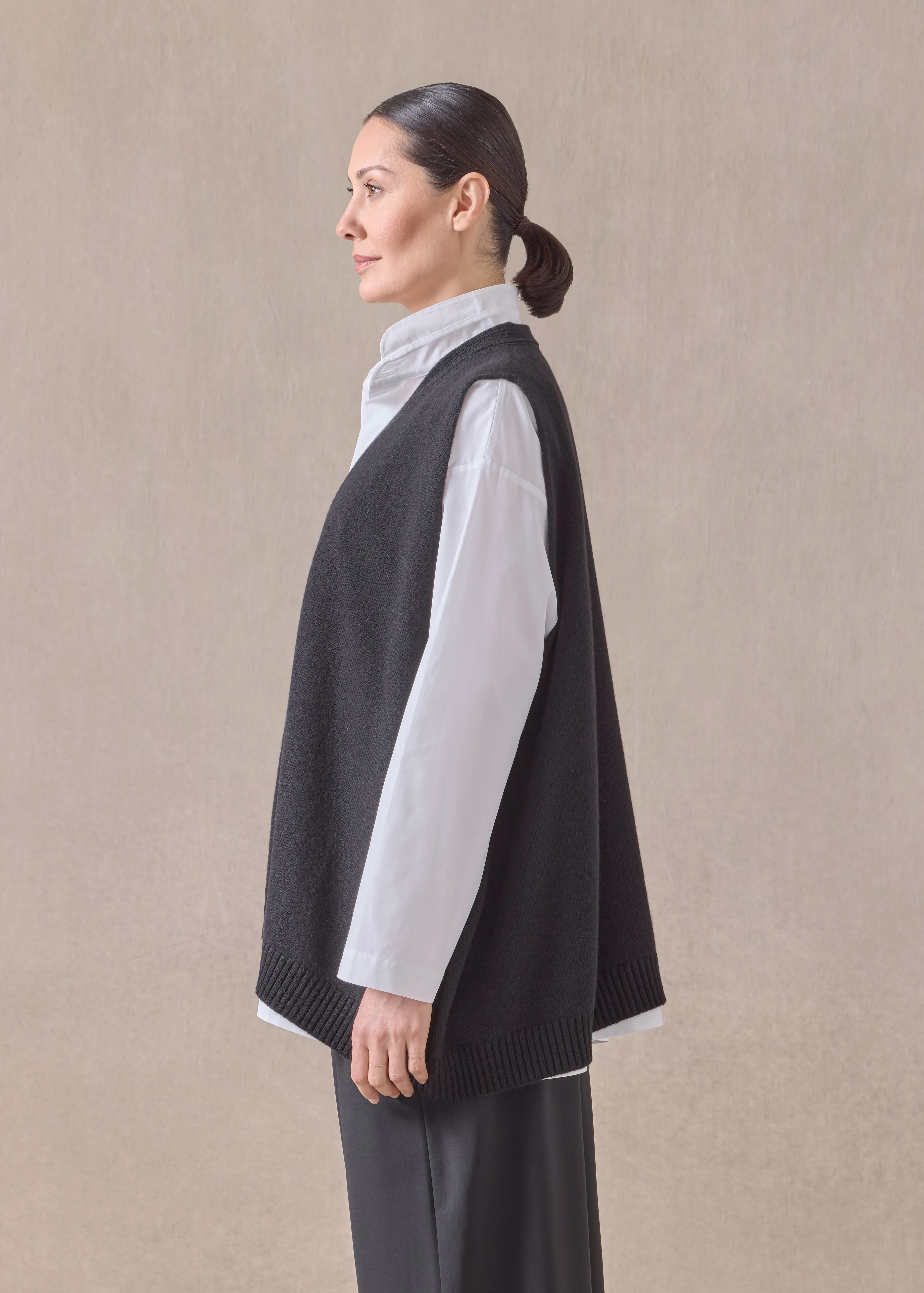 cashmere a-line sleeveless v neck cardigan - mid plus (black) sold by eskandar product image thumbnail 3