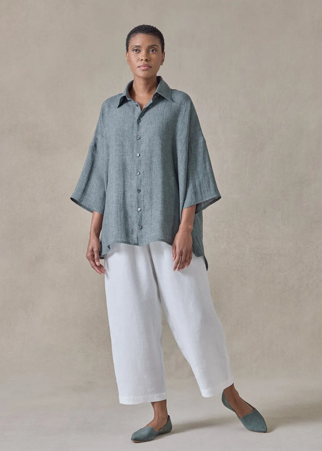 handkerchief delave linen sloped shoulder wide a-line short sleeve shirt with collar - mid plus (petrol) sold by eskandar