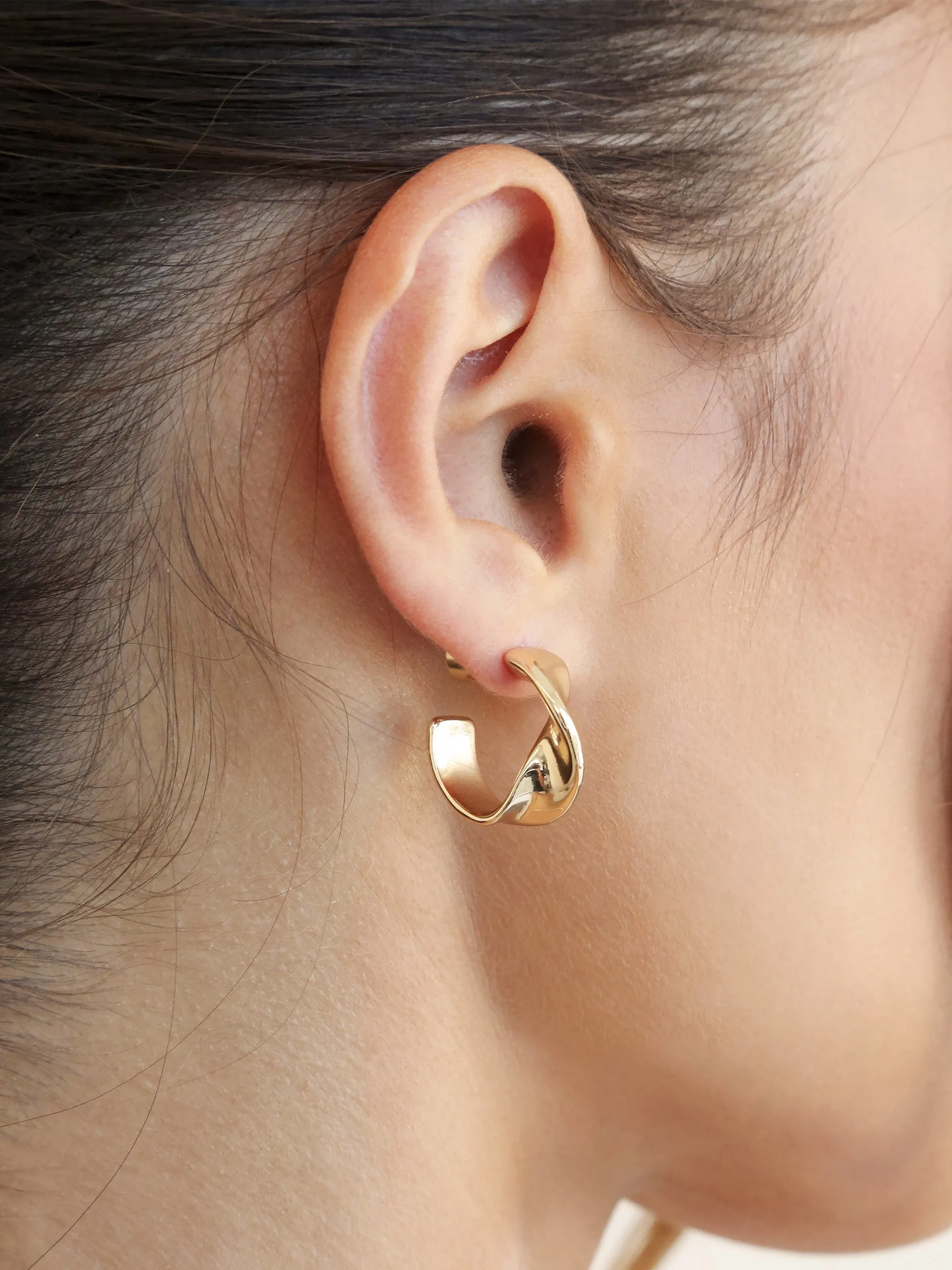 Heirloom Twist Small Hoops sold by ettika product image thumbnail 2