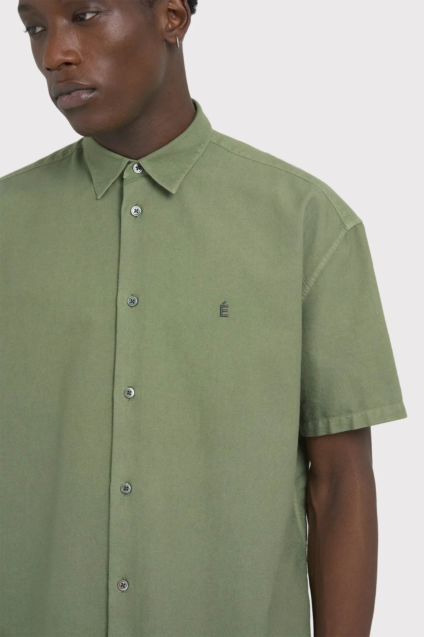 LYRIQUE SS ACCENT OXFORD OLIVE sold by Etudes Studio product image thumbnail 2