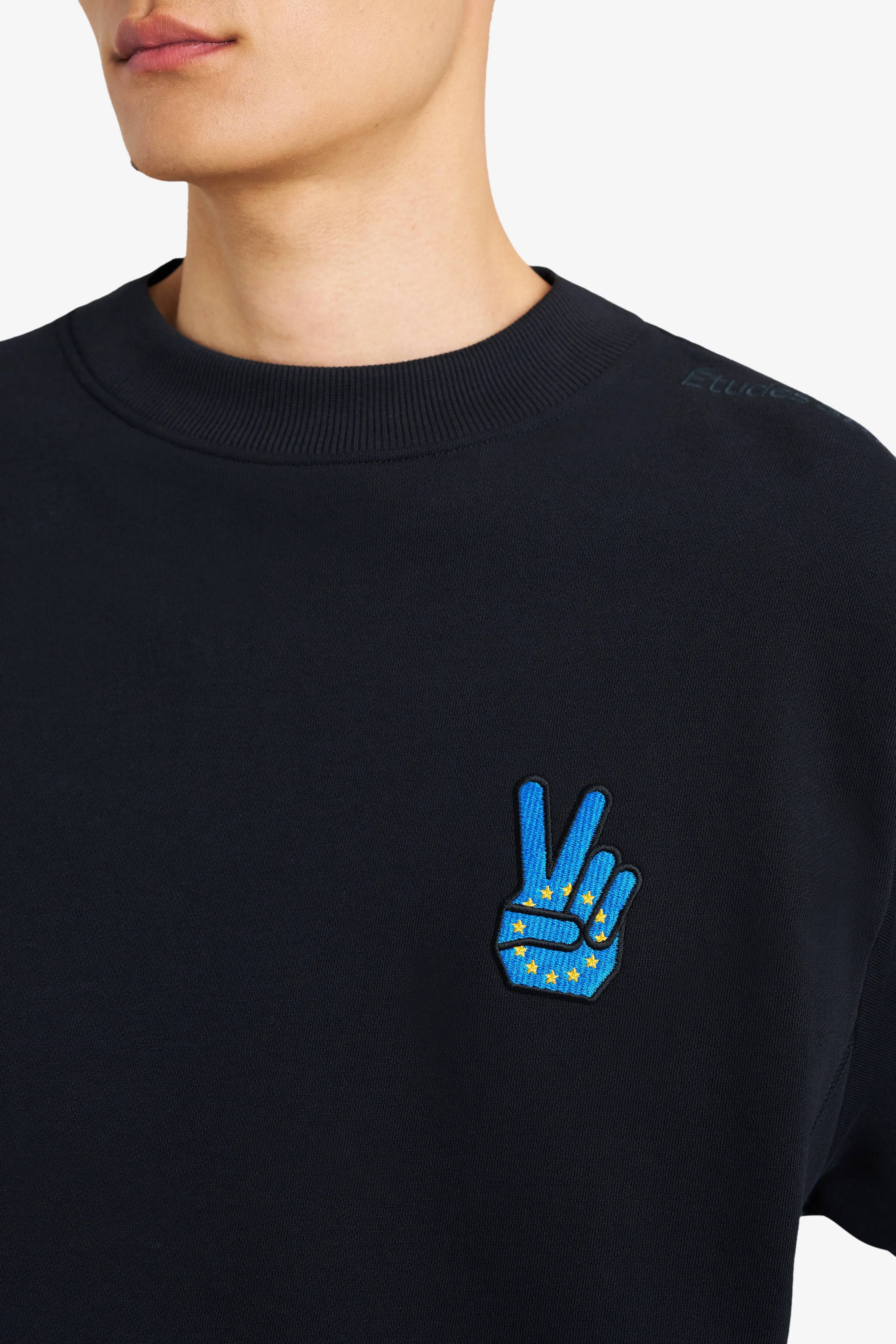 RELAX CREW NECK PEACE BLACK sold by Etudes Studio product image thumbnail 4