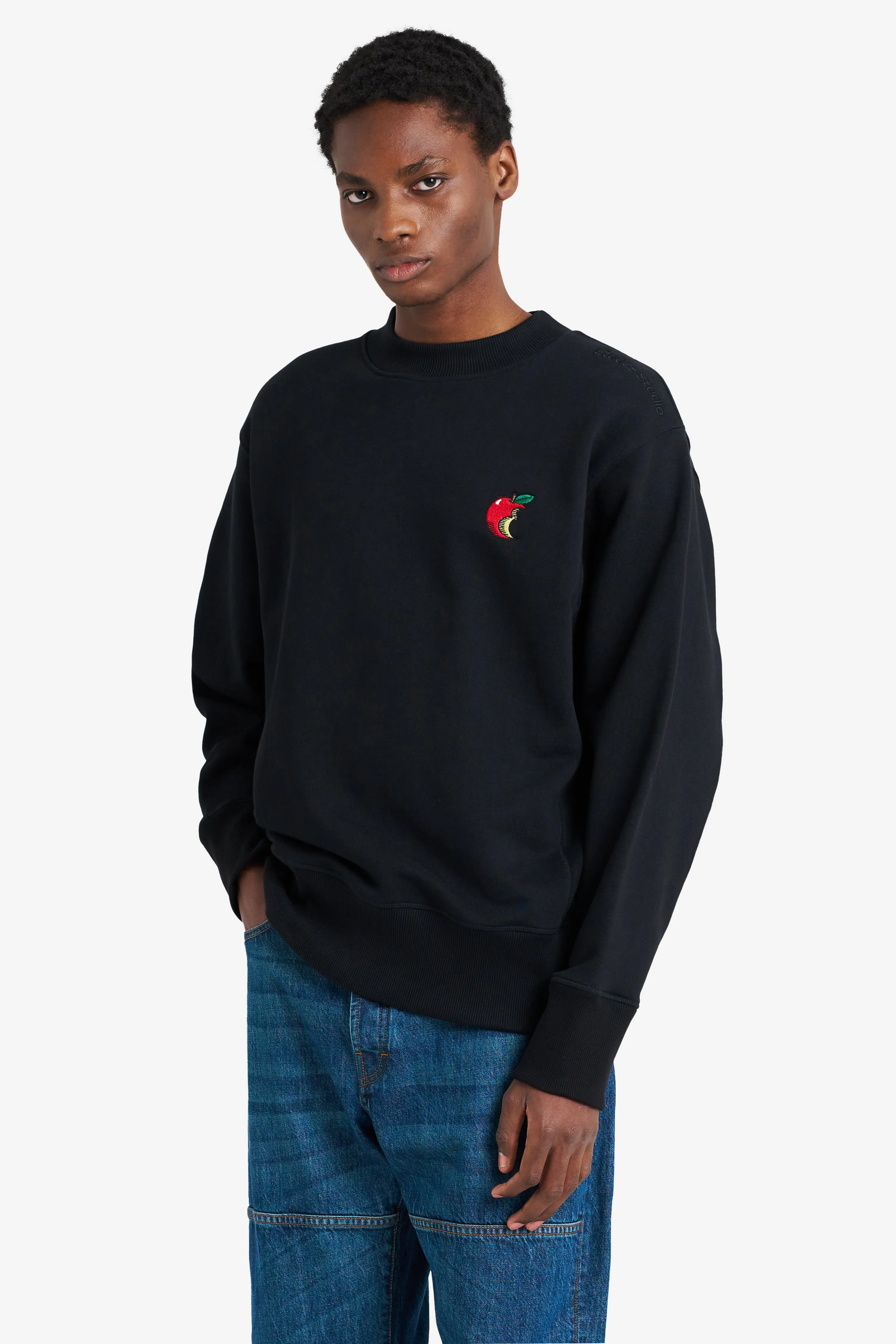 RELAX CREW NECK APPLE BLACK sold by Etudes Studio product image thumbnail 3