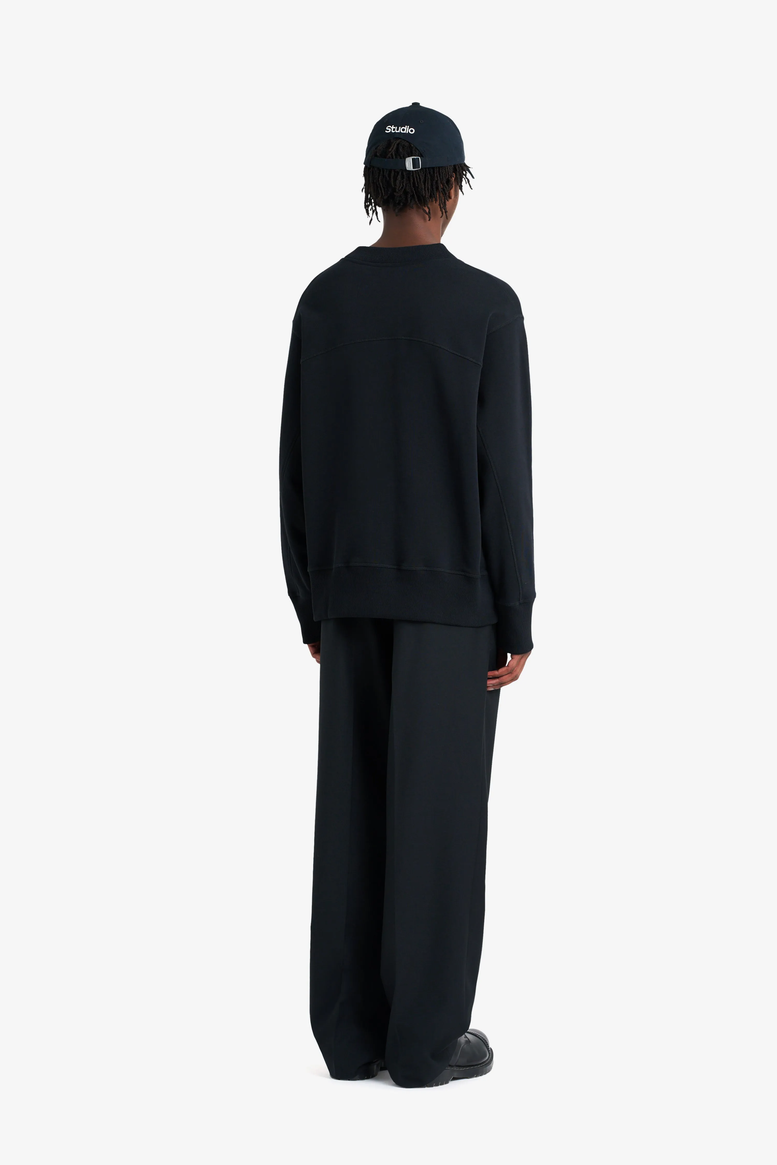 RELAX CREW NECK BLACK sold by Etudes Studio product image thumbnail 4