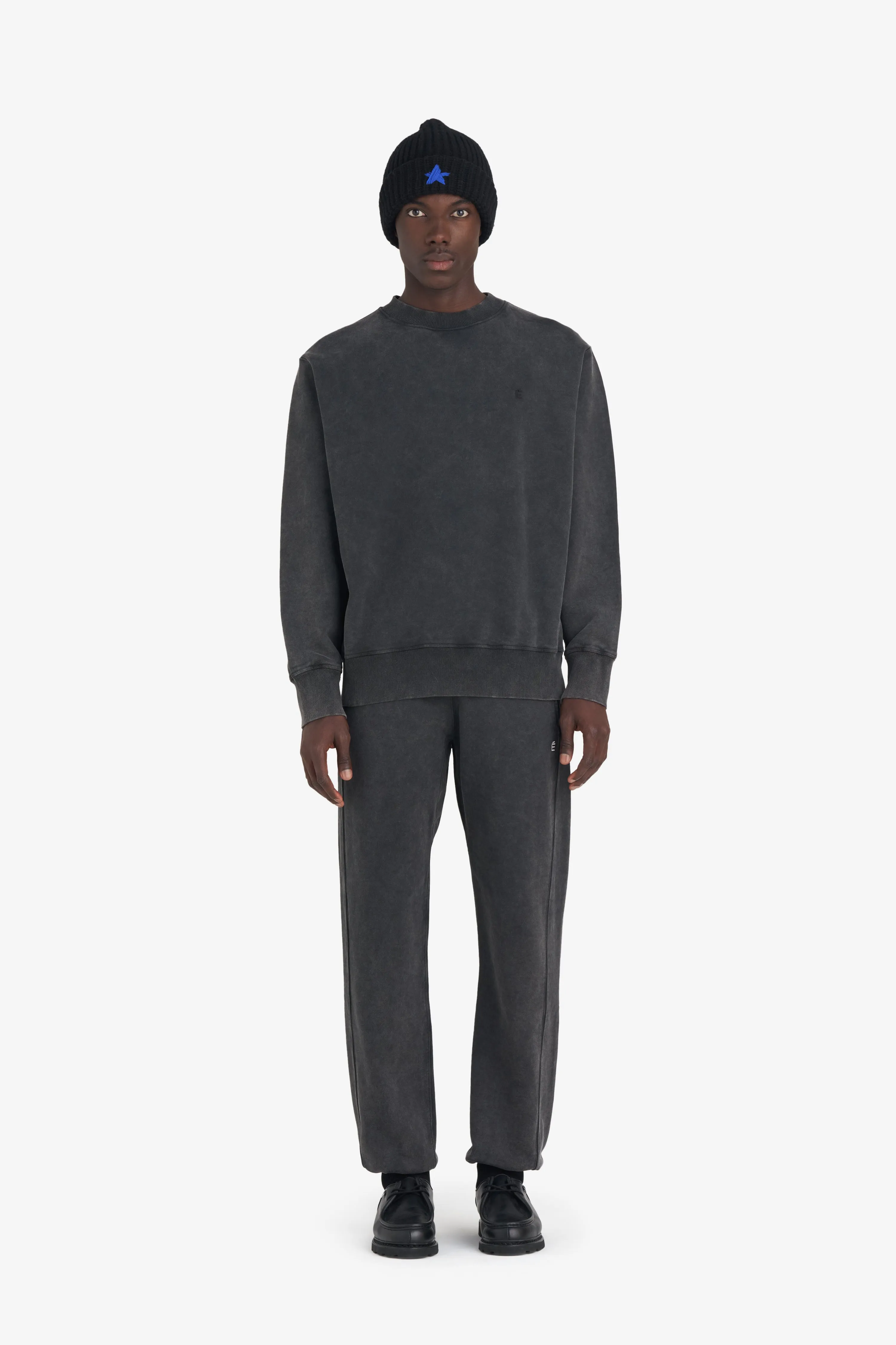 RELAX CREW É sold by Etudes Studio product image thumbnail 4