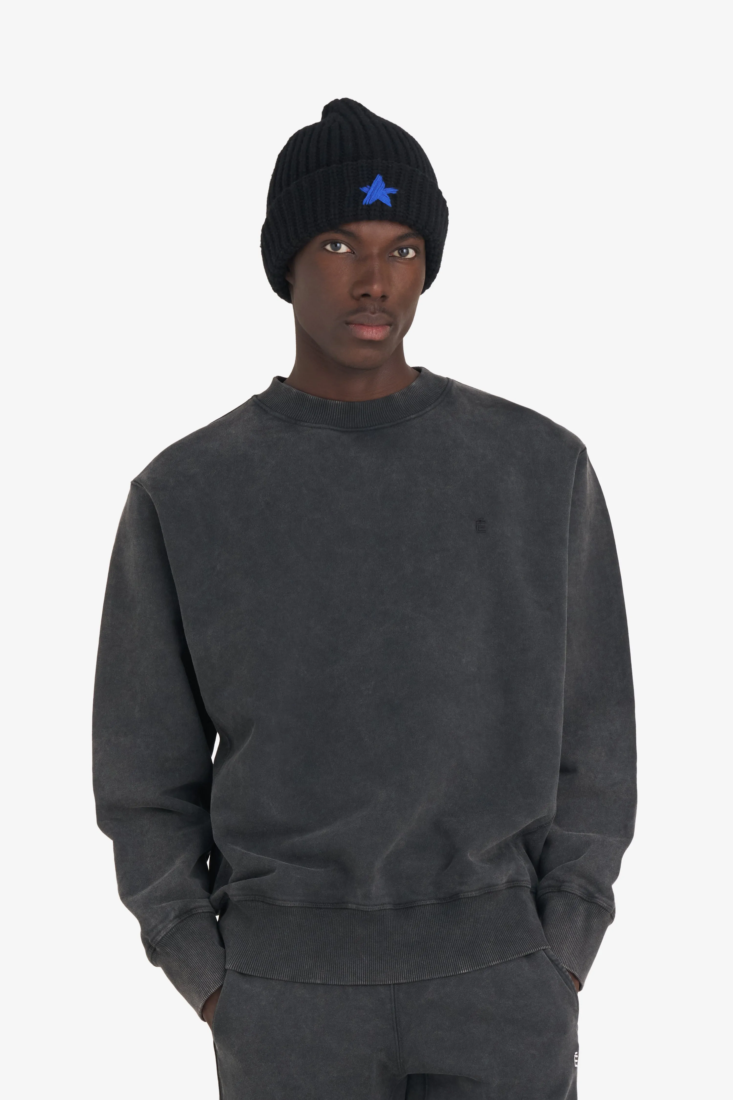 RELAX CREW É sold by Etudes Studio product image thumbnail 2