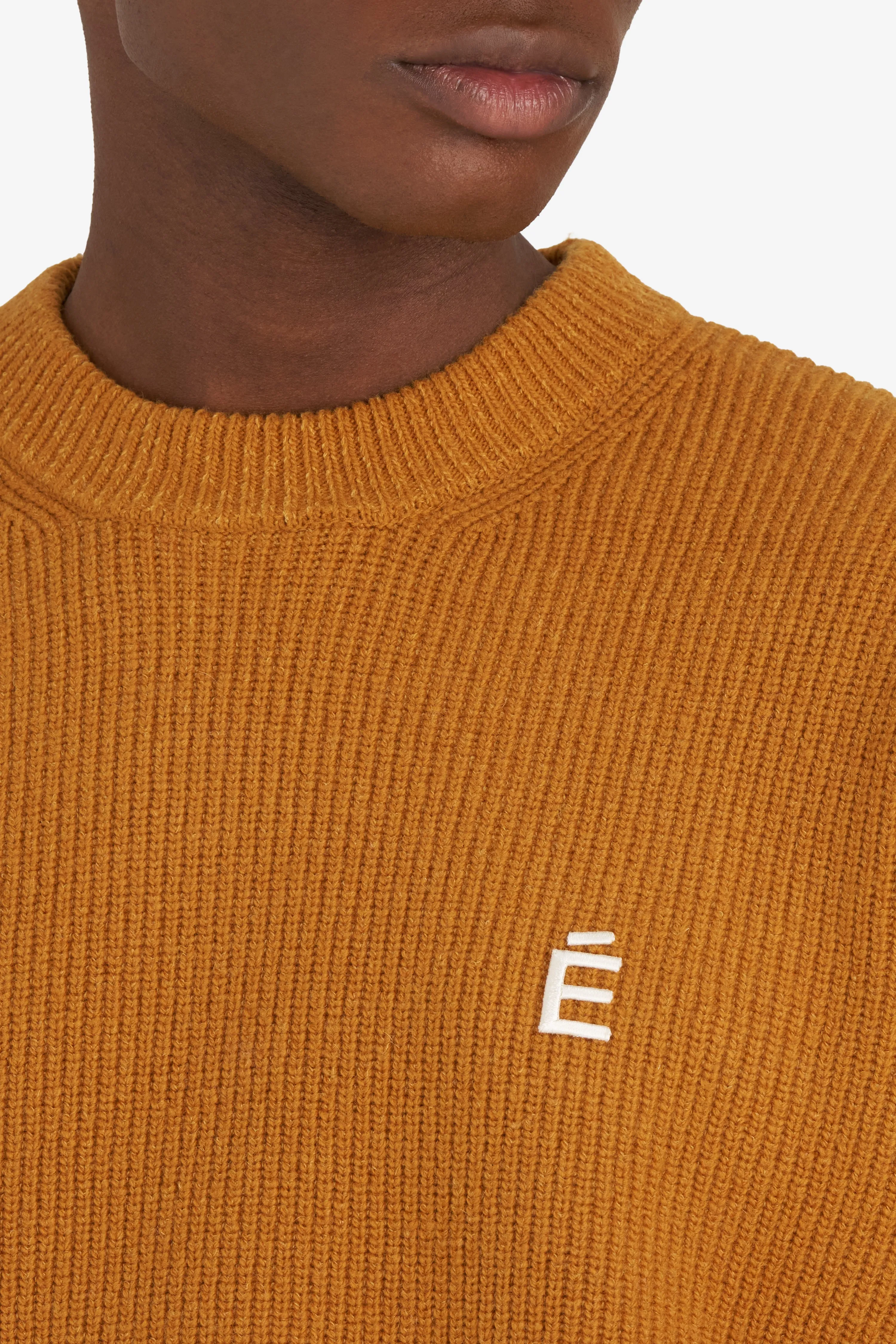REGULAR ROUND NECK É sold by Etudes Studio product image thumbnail 5