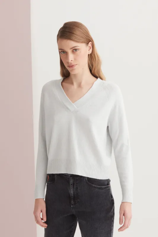Long Sleeves Pullover with V-Neck M500 9500 sold by European Culture
