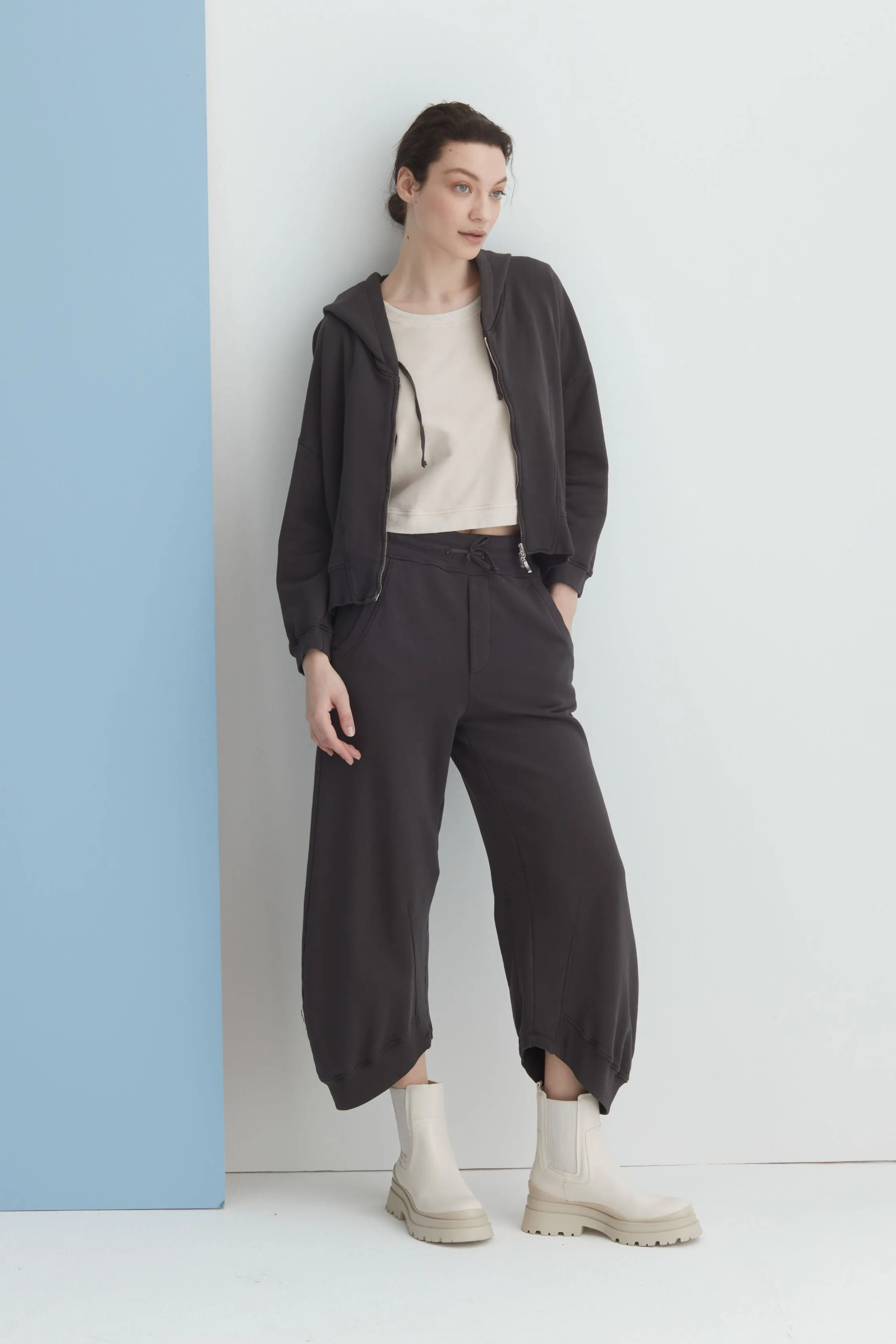 Cotton Jogger Pants Garment Dyed 06QU 1045 sold by European Culture product image thumbnail 4