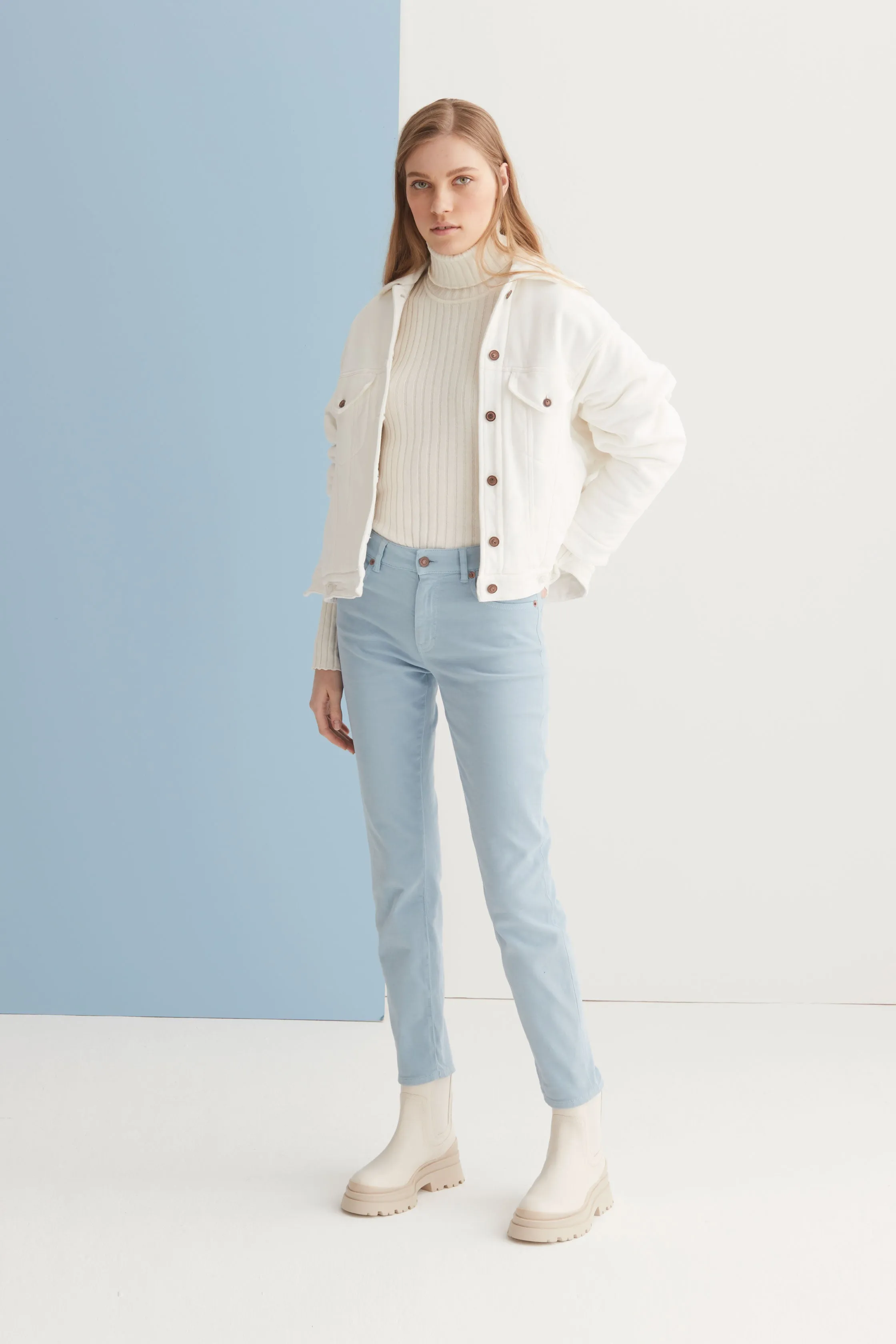 Skinny-Fit Pants Garment Dyed 05AU 3821 sold by European Culture