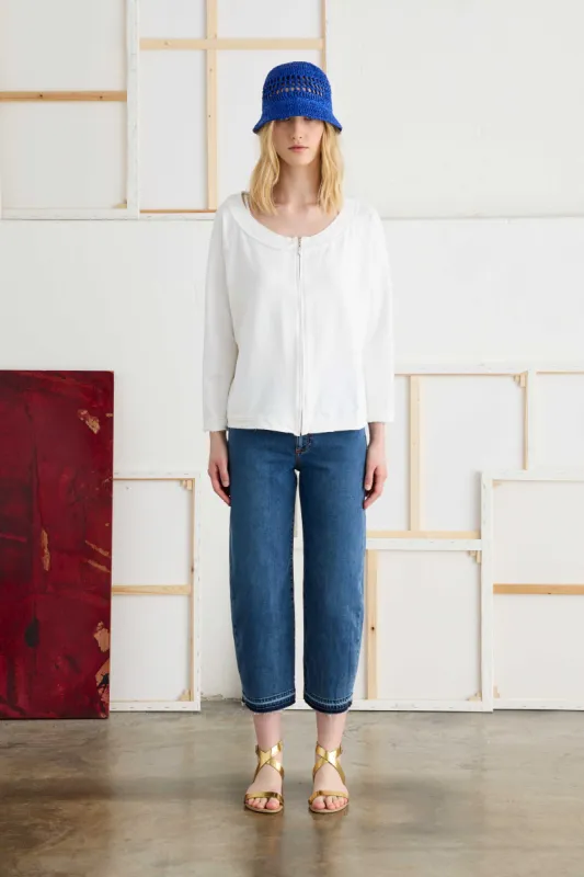 Five Pocket Carrot Jeans 05RU 4120 sold by European Culture