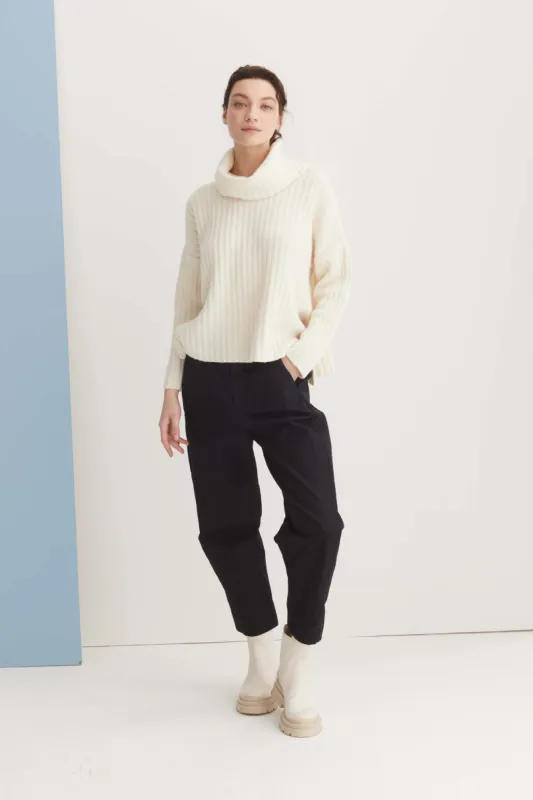 Asymmetrical Turtleneck Pull M720 9500 sold by European Culture