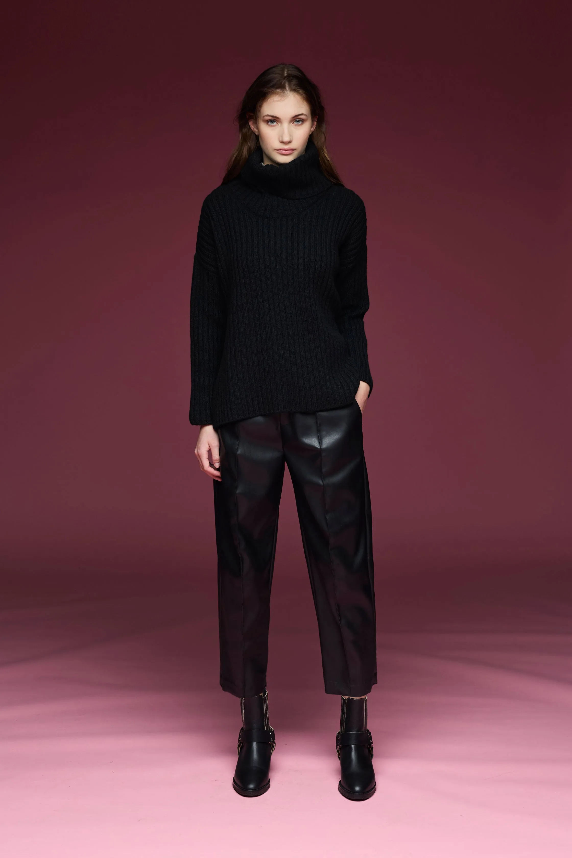 Oversized Turtleneck Sweater M720 9500 sold by European Culture