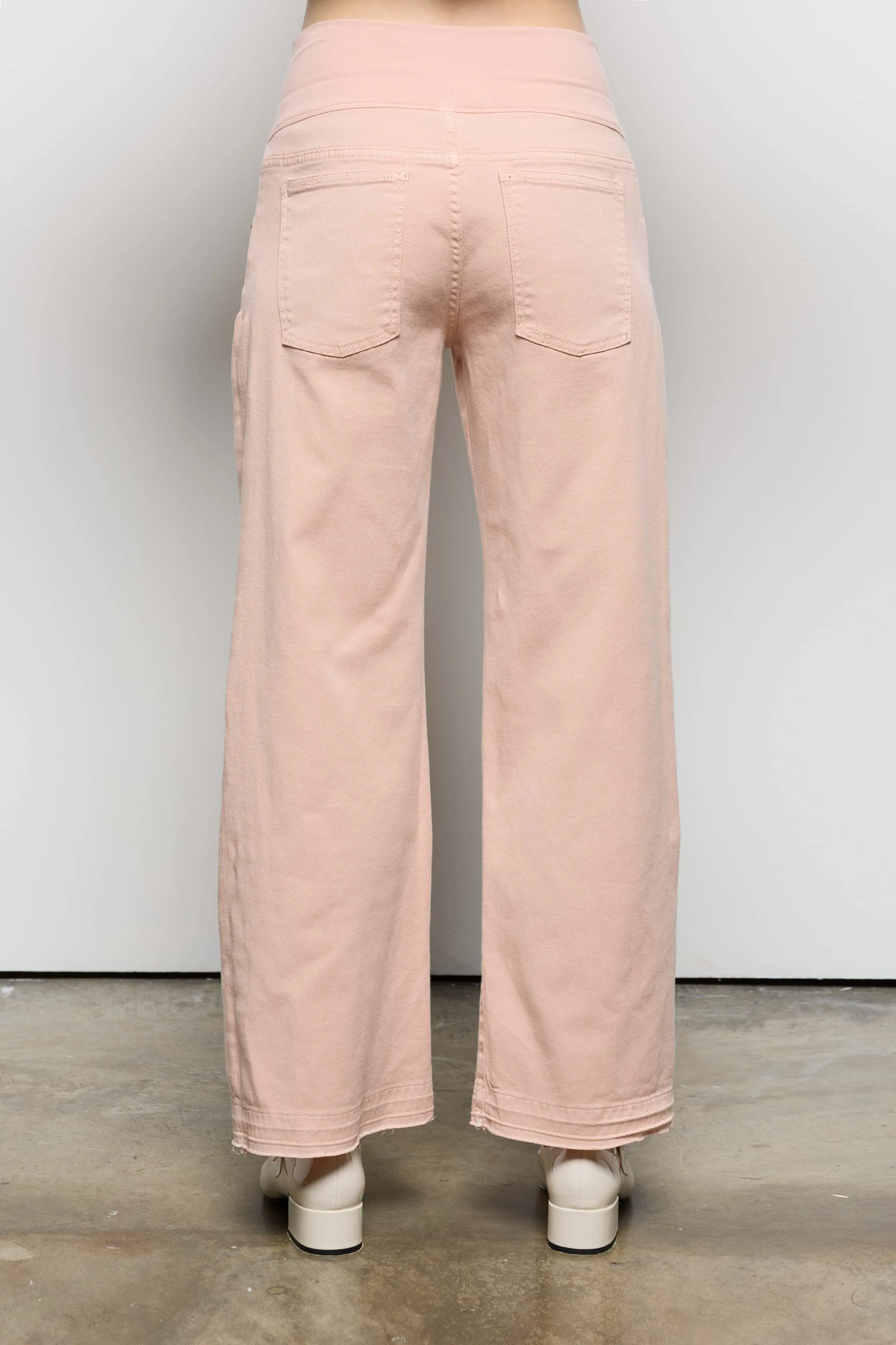 Garment-Dyed Cropped Pants 053U 3881 sold by European Culture product image thumbnail 3
